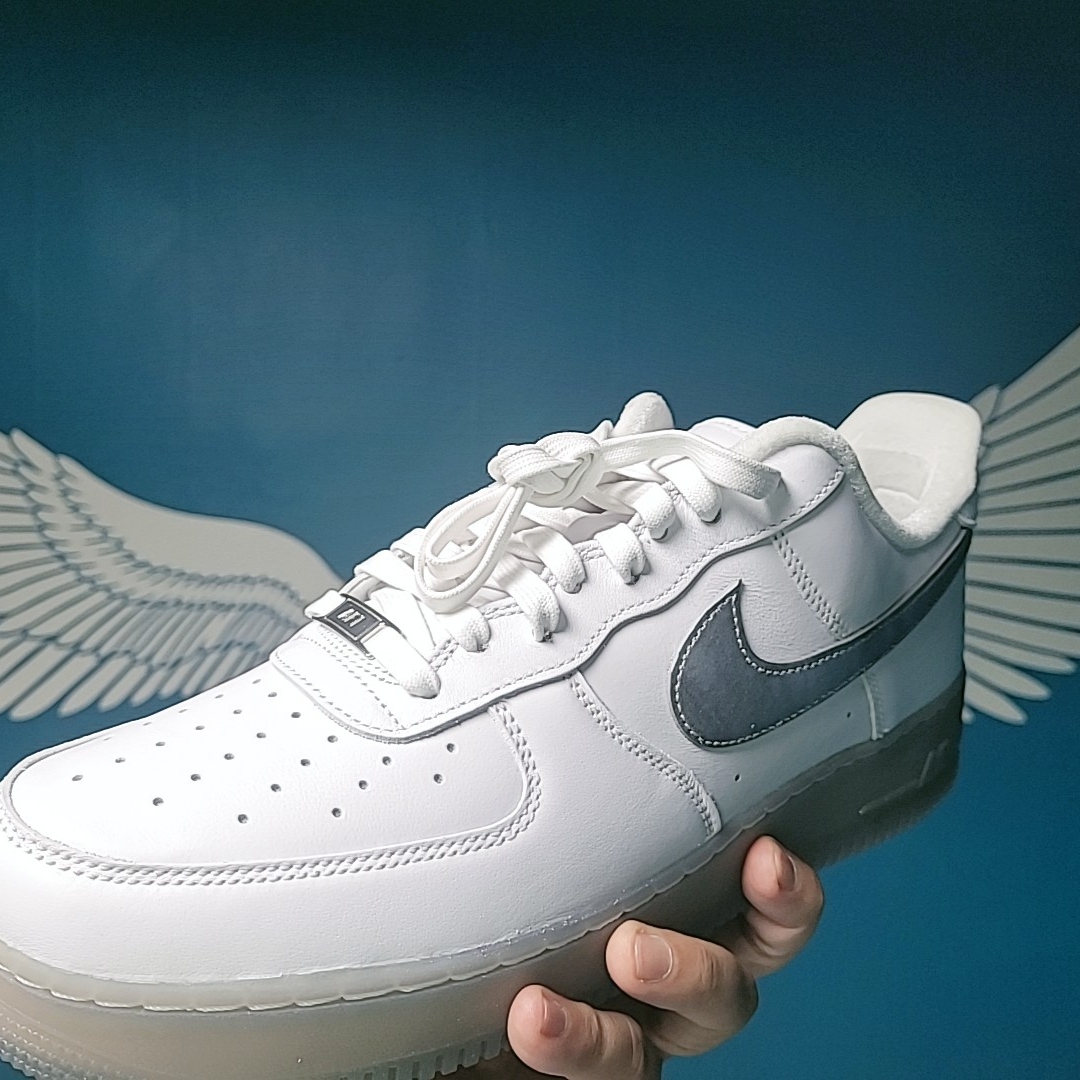 Nike Air Force 1 '07 PRM Metallic Silver 착용 스타일 - 2