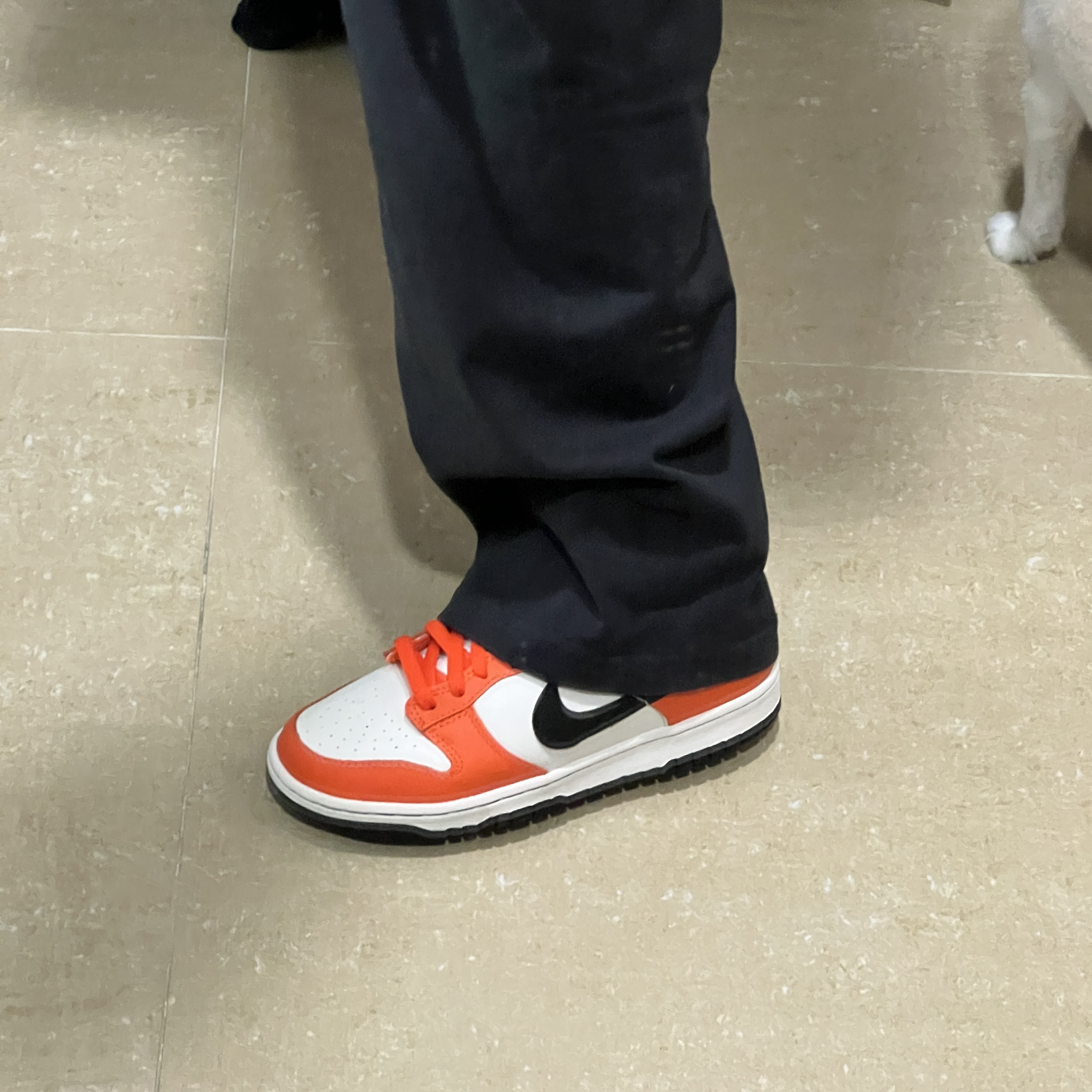 (GS) Nike Dunk Low Safety Orange 착용 스타일 - 5