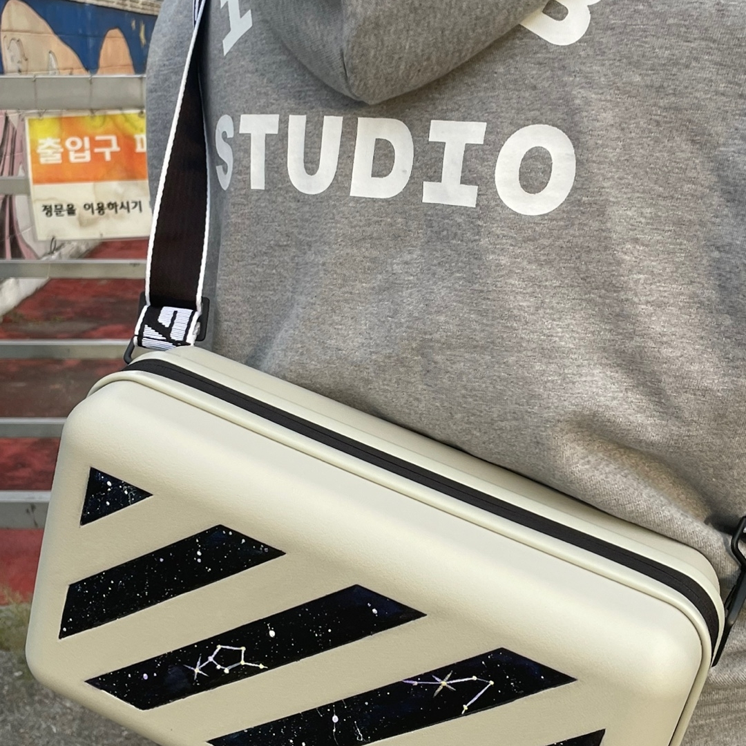 IAB Studio Zip-Up Hoodie Gray - 22FW, Off-White x Amore Pacific Protection Box (Without Cosmetics) 착용 스타일