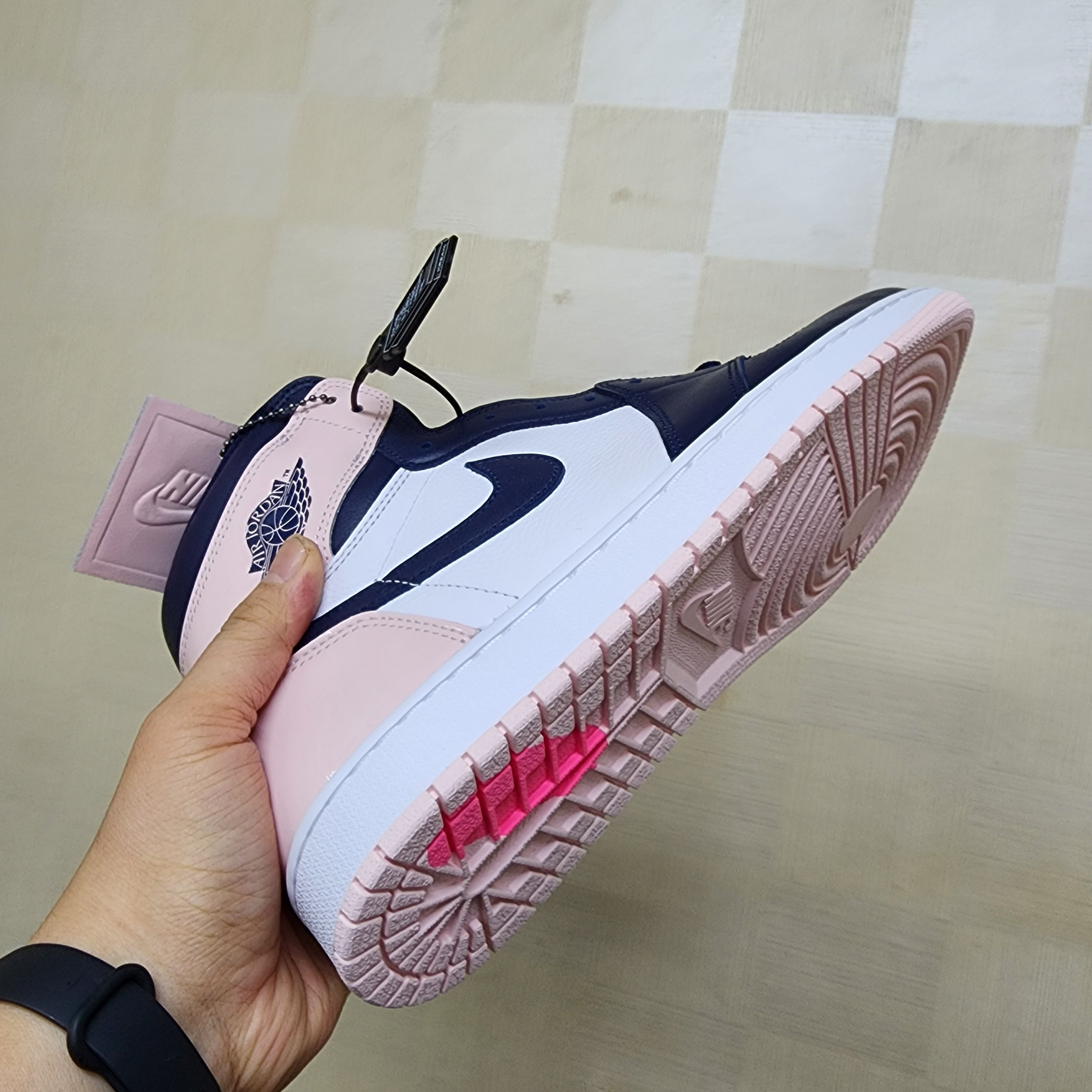 (W) Jordan 1 Retro High OG Atmosphere 착용 스타일 - 1