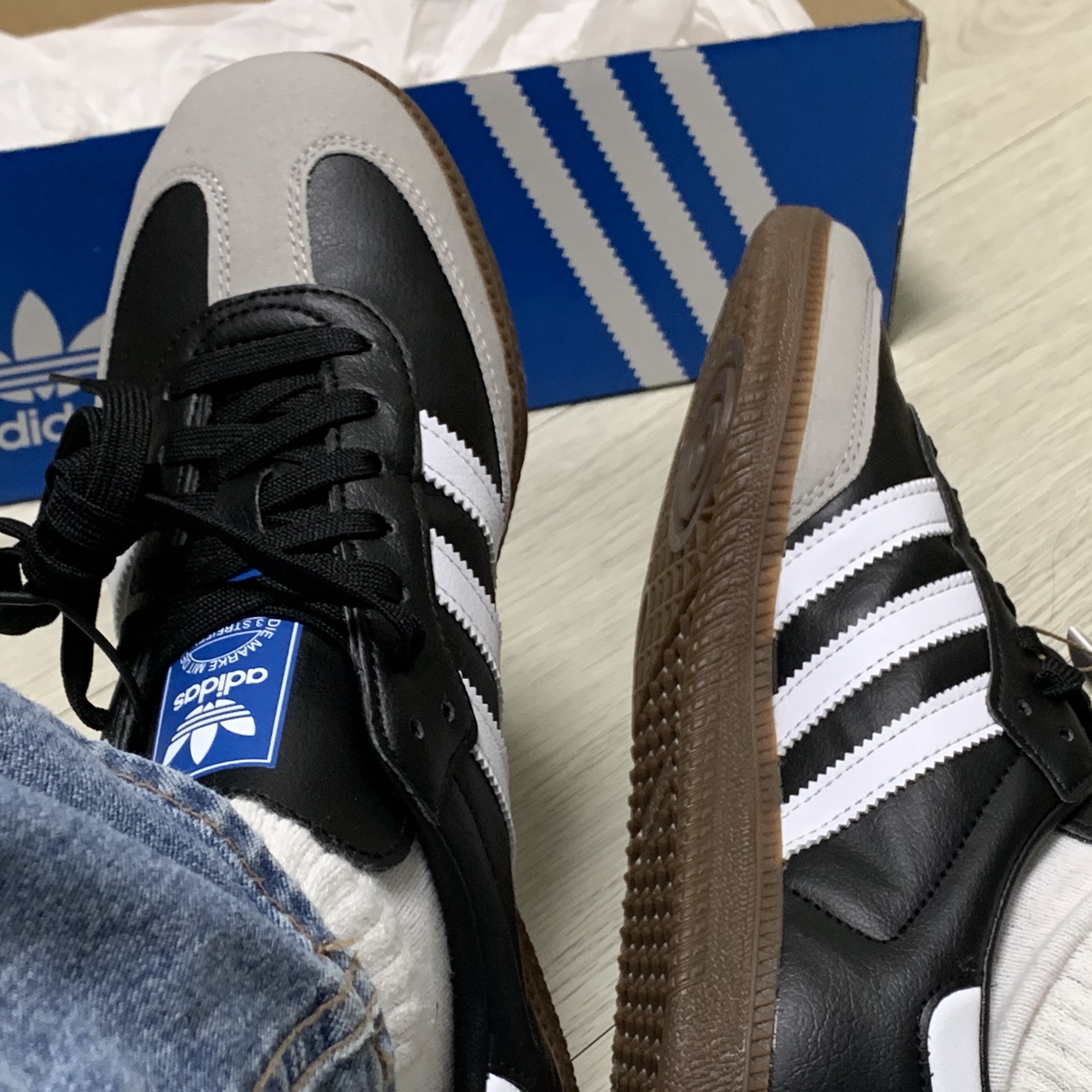 Adidas Samba Vegan Black White 착용 스타일 - 2