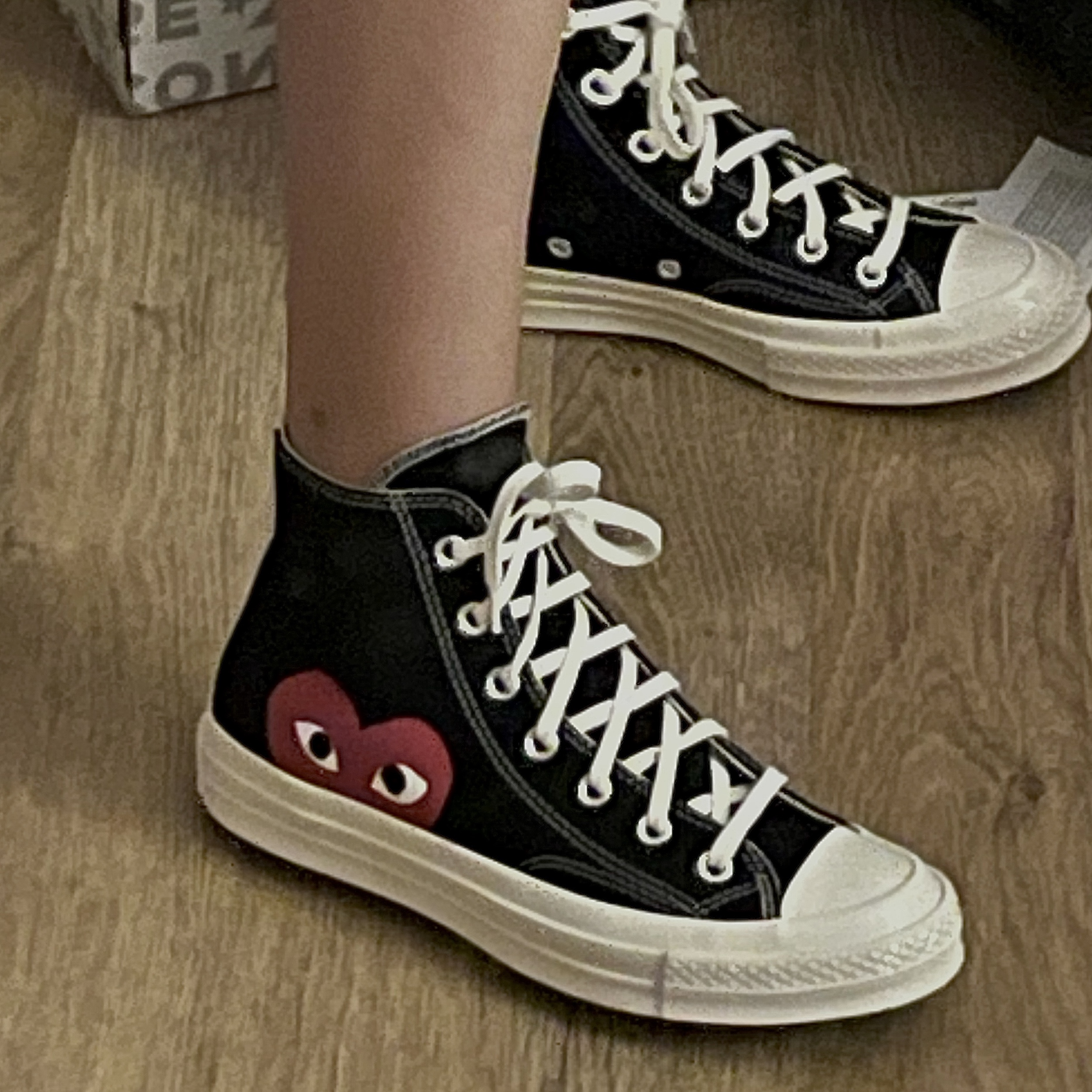 Converse x Play Comme des Garcons Chuck 70 Hi Black 착용 스타일 - 2
