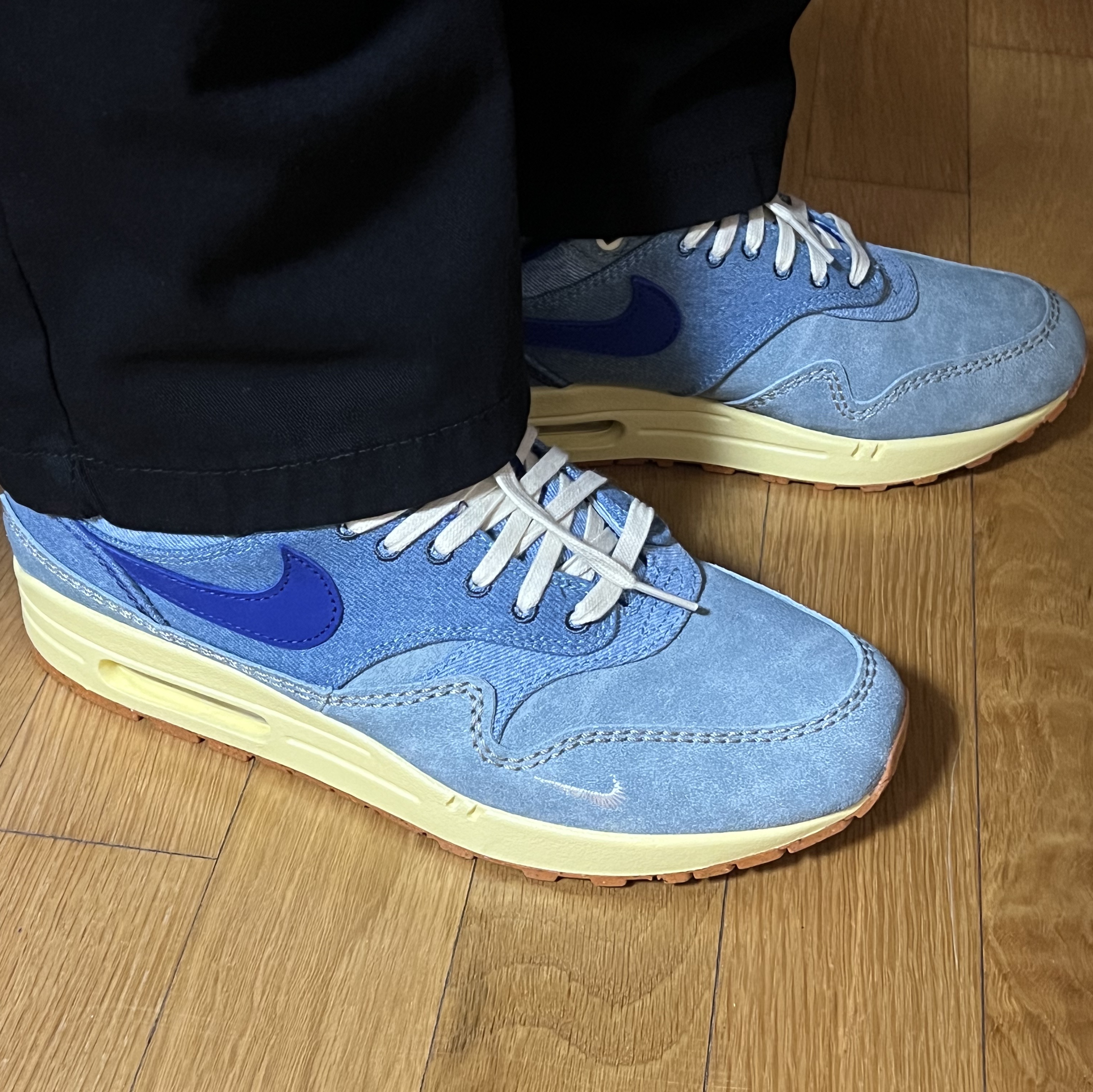 Nike Air Max 1 Premium Dirty Denim 착용 스타일 - 1