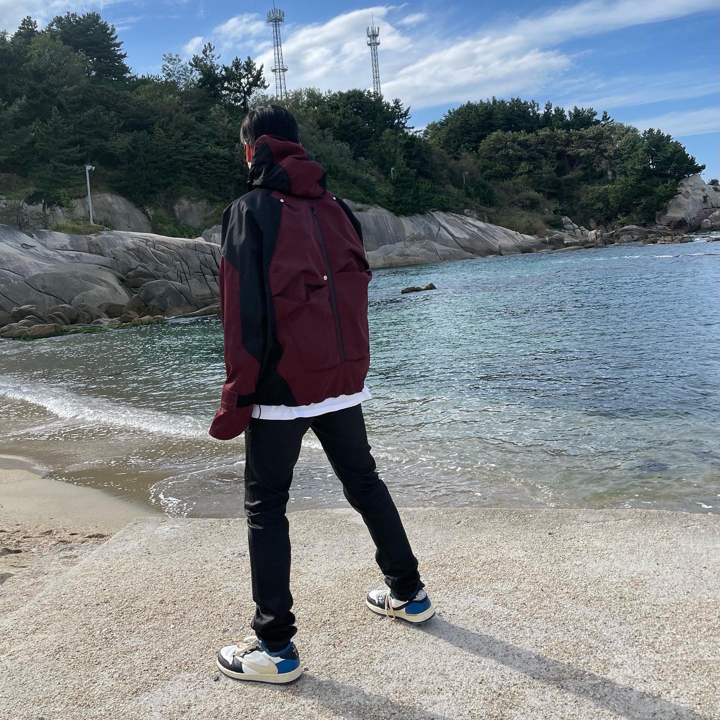 Undermycar Kame Multi Zip Turtle Shell Parka Hot Rod - 22FW, Jordan 1 x Travis Scott x Fragment Retro Low OG SP Military Blue 착용 스타일