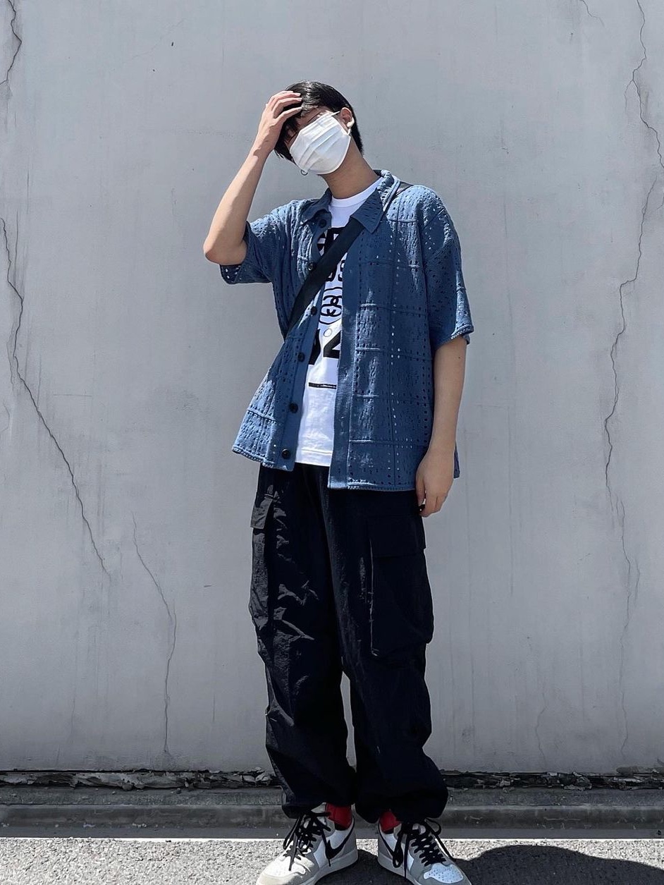 Jordan 1 Retro High OG Light Smoke Grey, CDG x Stussy T-Shirt White 착용 스타일 - 1