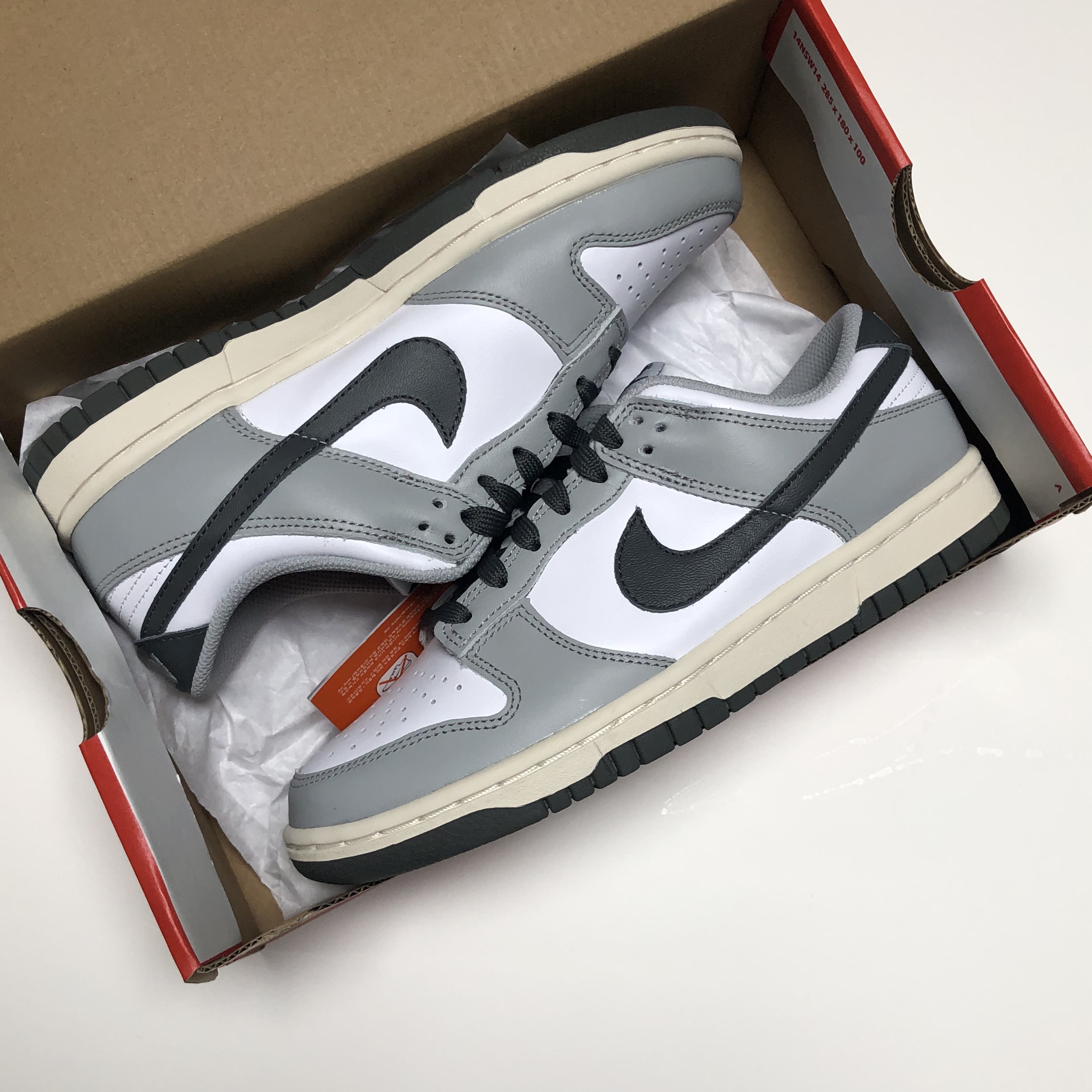 (W) Nike Dunk Low Light Smoke Grey 착용 스타일 - 1
