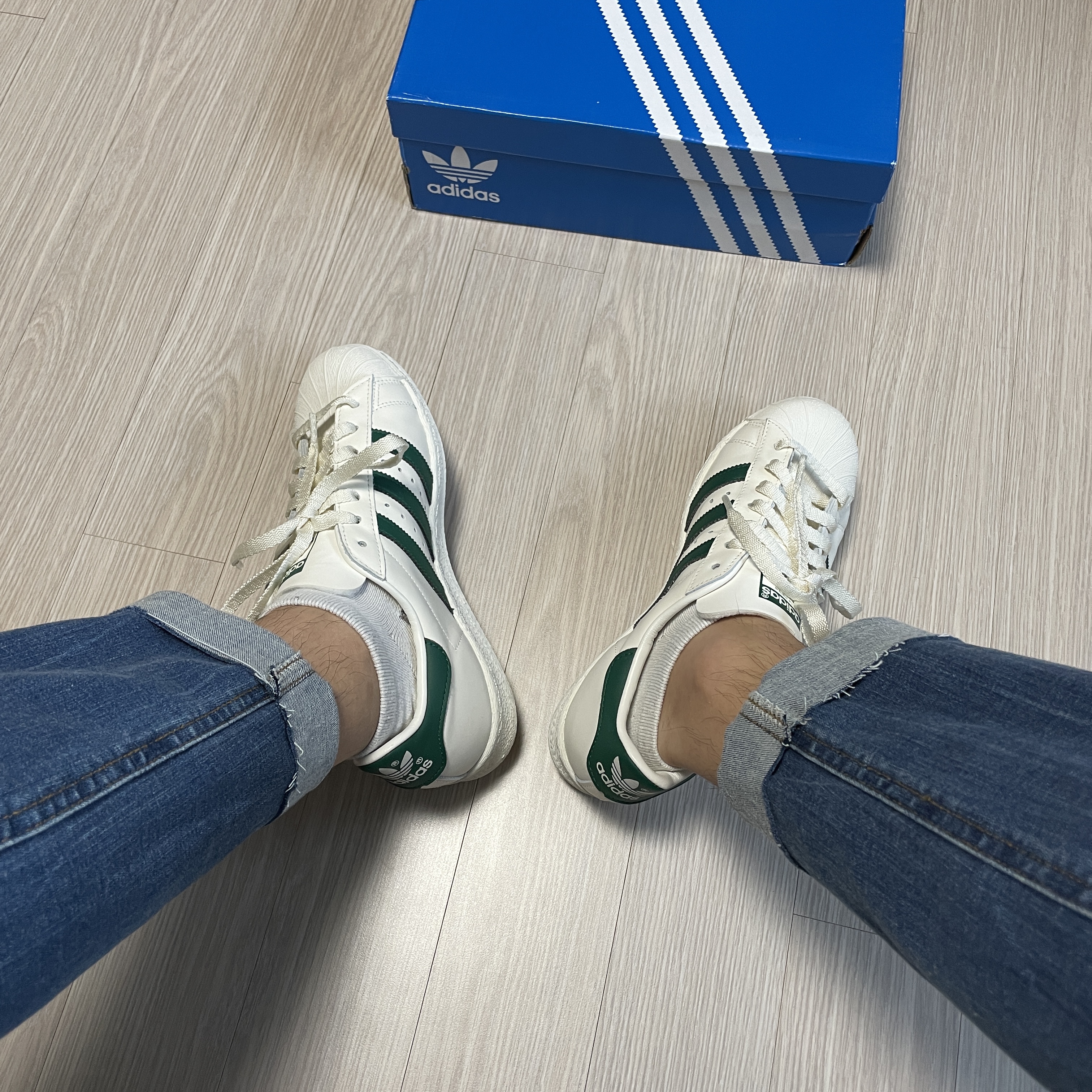 Adidas Superstar 82 Off White Dark Green 착용 스타일 - 1