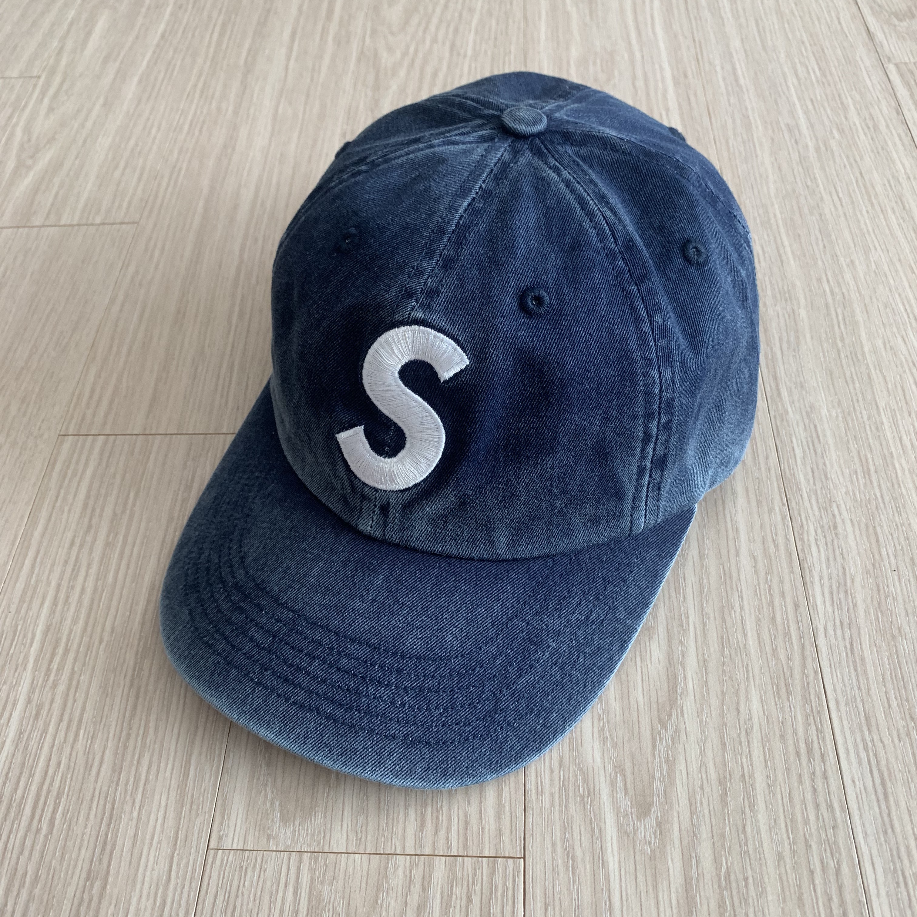 Supreme Pigment Print S Logo 6-Panel Indigo - 22FW 착용 스타일 - 1