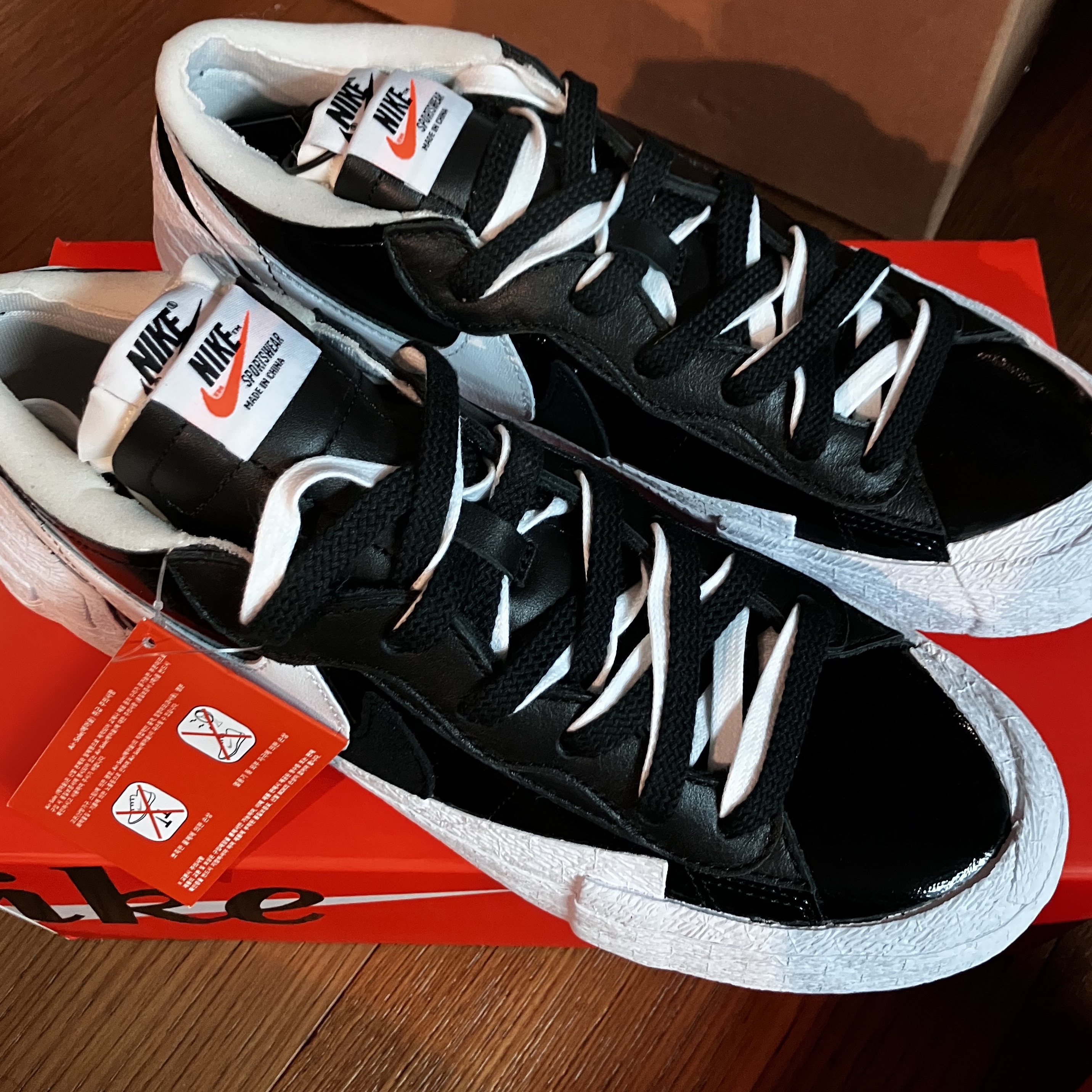Nike x Sacai Blazer Low Black Patent Leather 착용 스타일