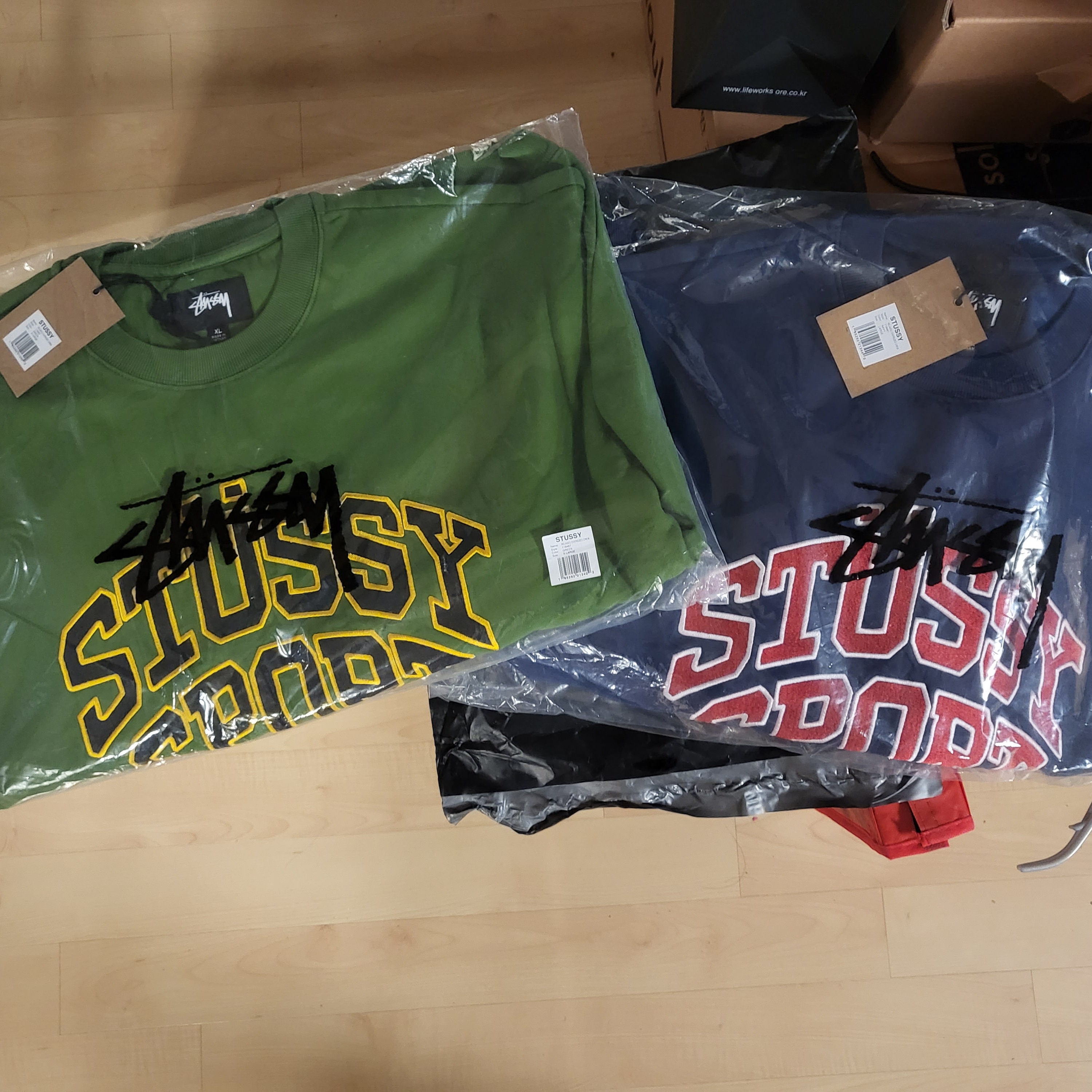 Stussy Relaxed Oversized Crew Navy, Stussy Relaxed Oversized Crew Green 착용 스타일 - 3