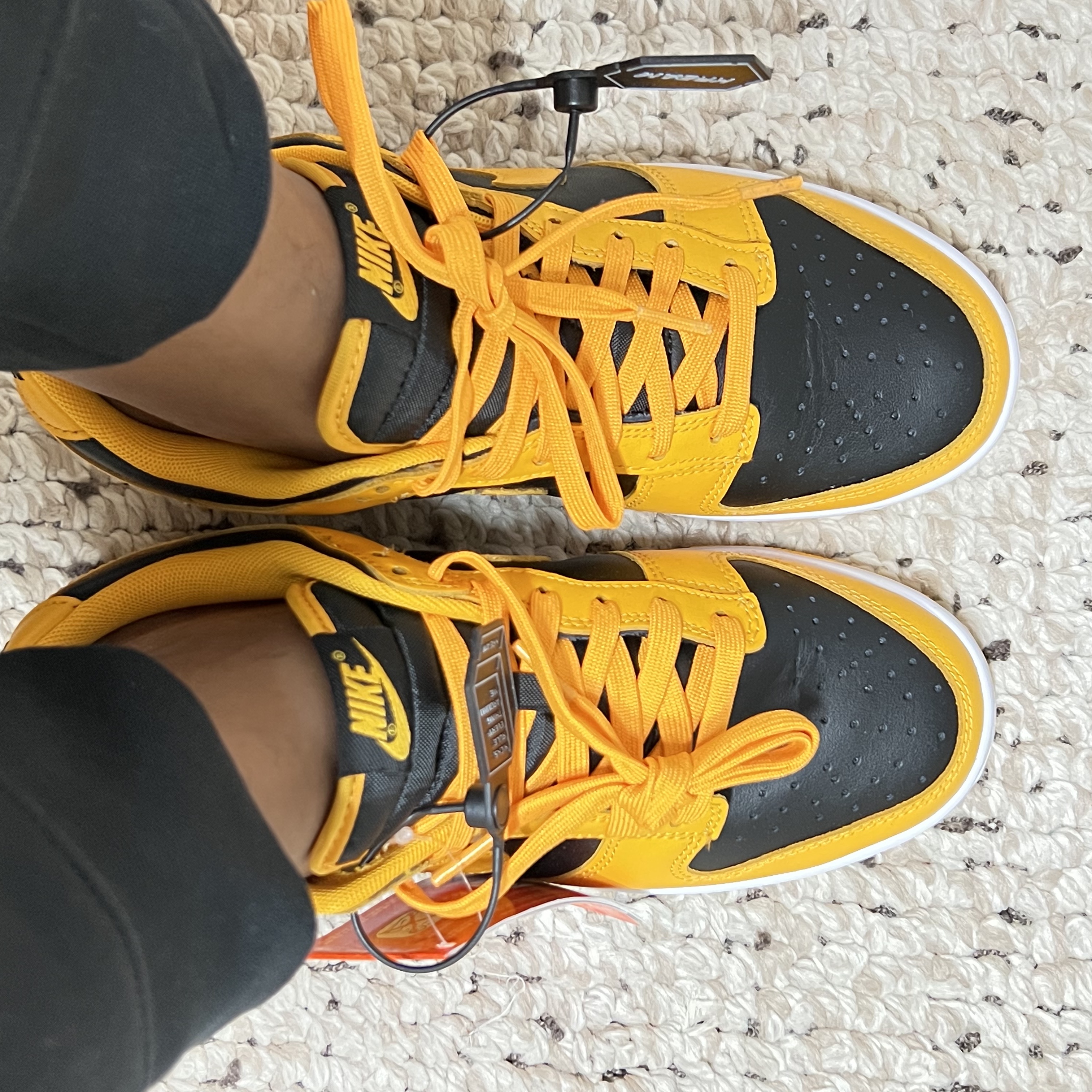 Nike Dunk Low Retro Championship Goldenrod 착용 스타일 - 2