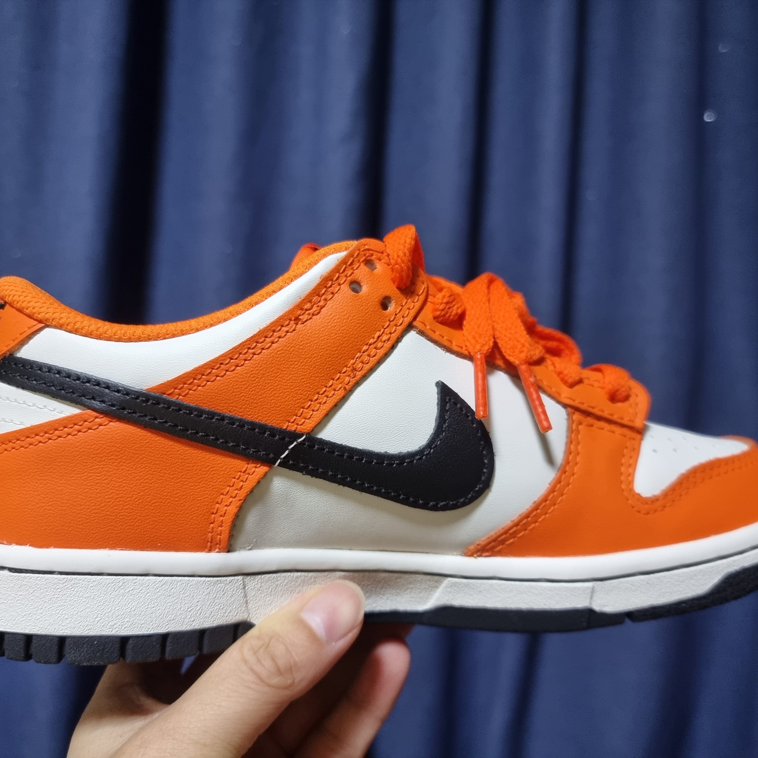 (GS) Nike Dunk Low Safety Orange 착용 스타일 - 2