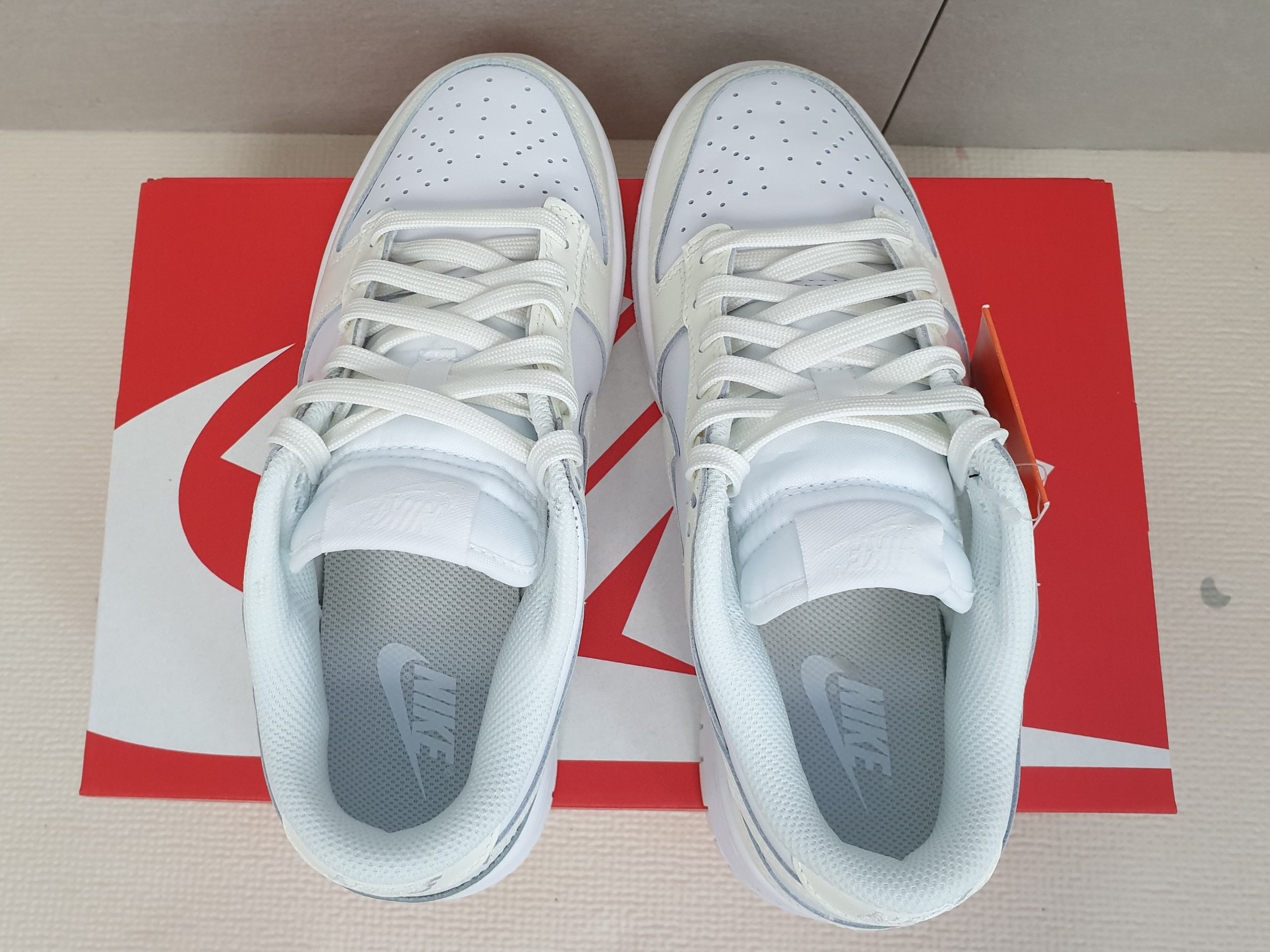 (W) Nike Dunk Low White and Sail 착용 스타일 - 3