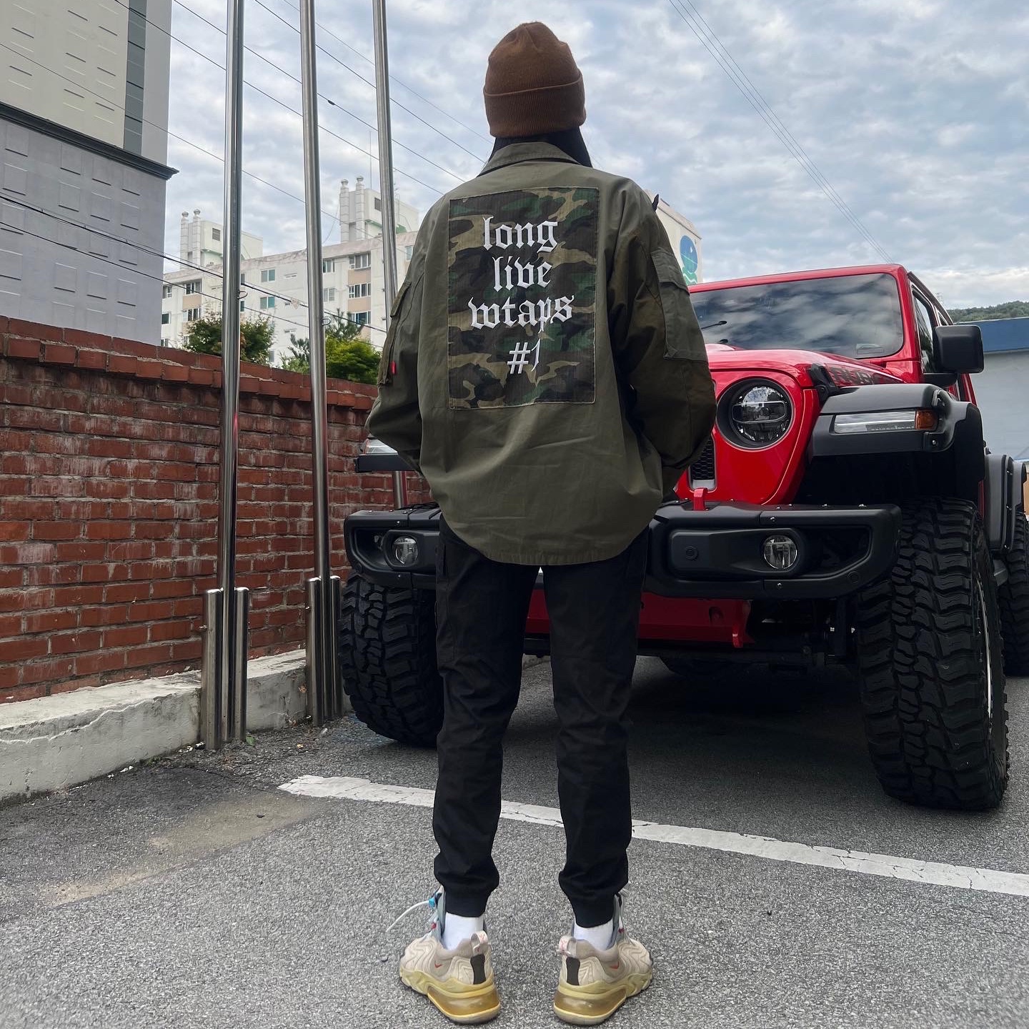 Stone Island 313L1 Old Dye Treatment Cargo Pants Black - 21FW, Nike x Fear of God Warm Up T-Shirt Oatmeal 착용 스타일 - 3