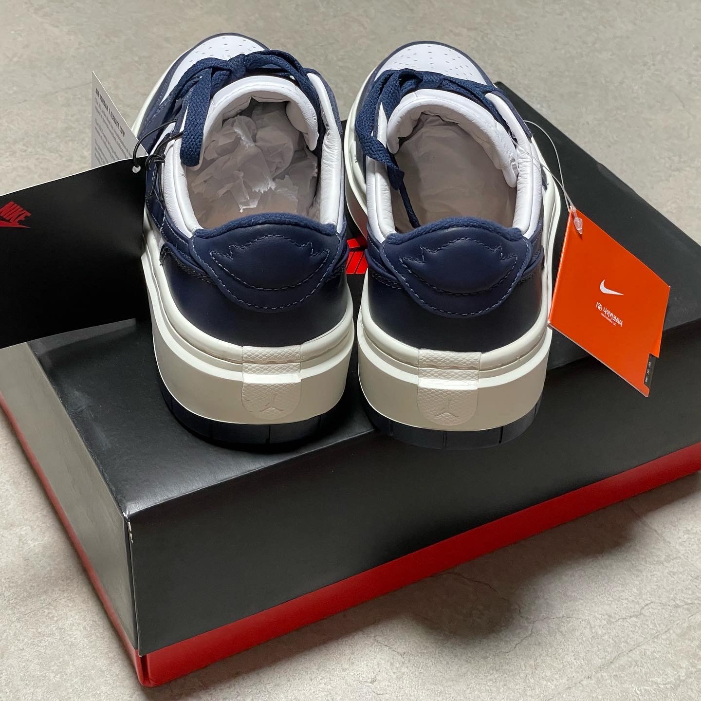 (W) Jordan 1 Elevate Low Midnight Navy 착용 스타일 - 4