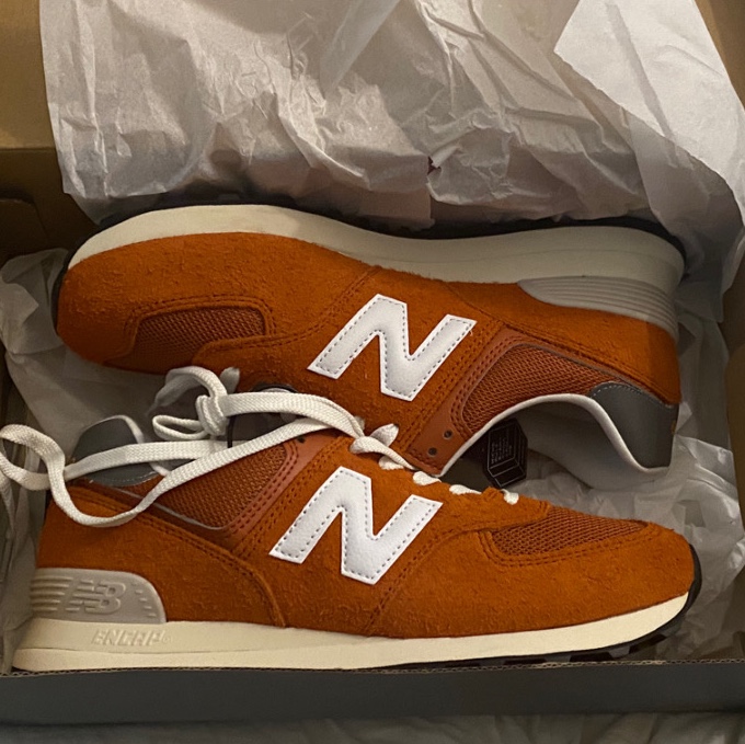 New Balance 574 Heritage Orange Burst White 착용 스타일