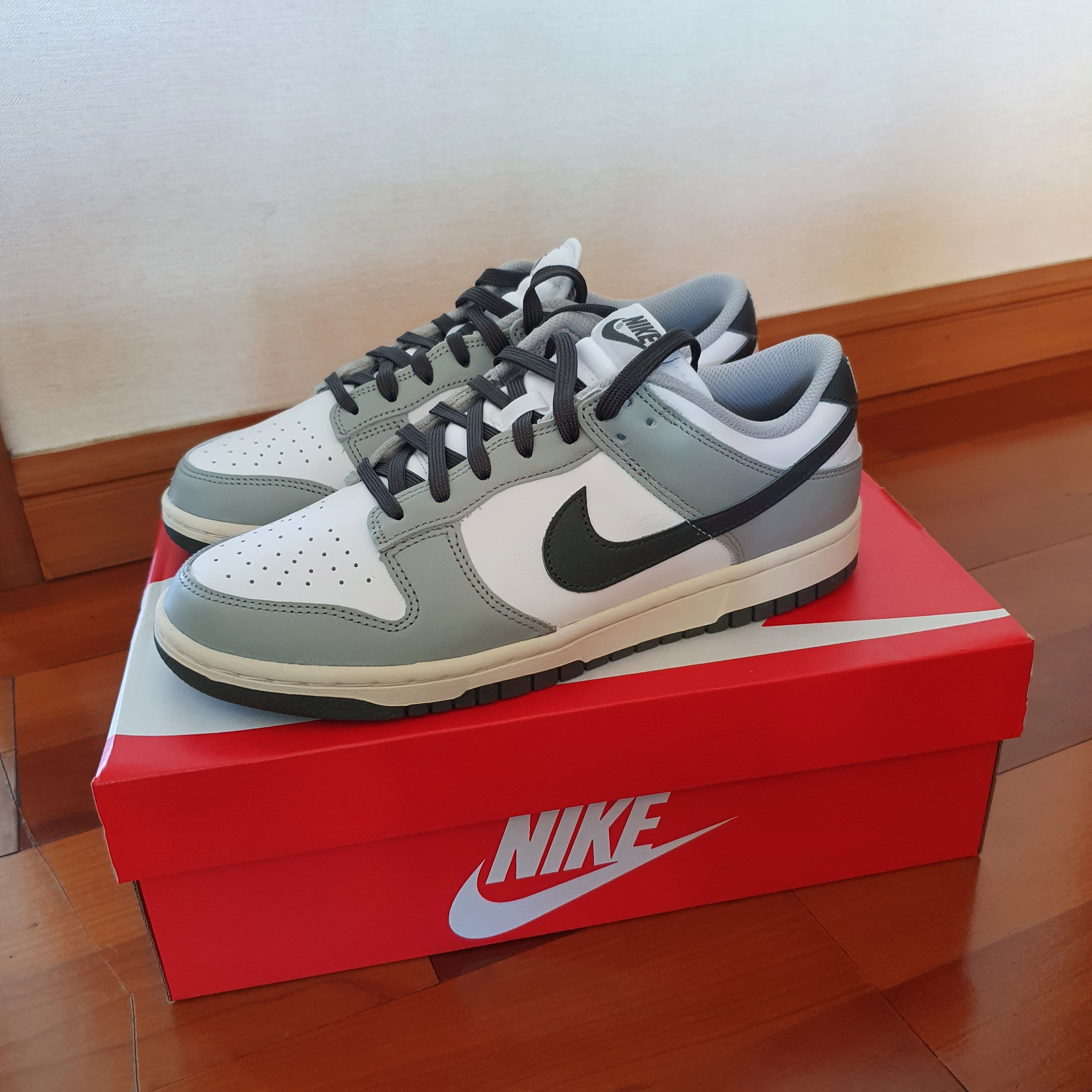 (W) Nike Dunk Low Light Smoke Grey 착용 스타일 - 2