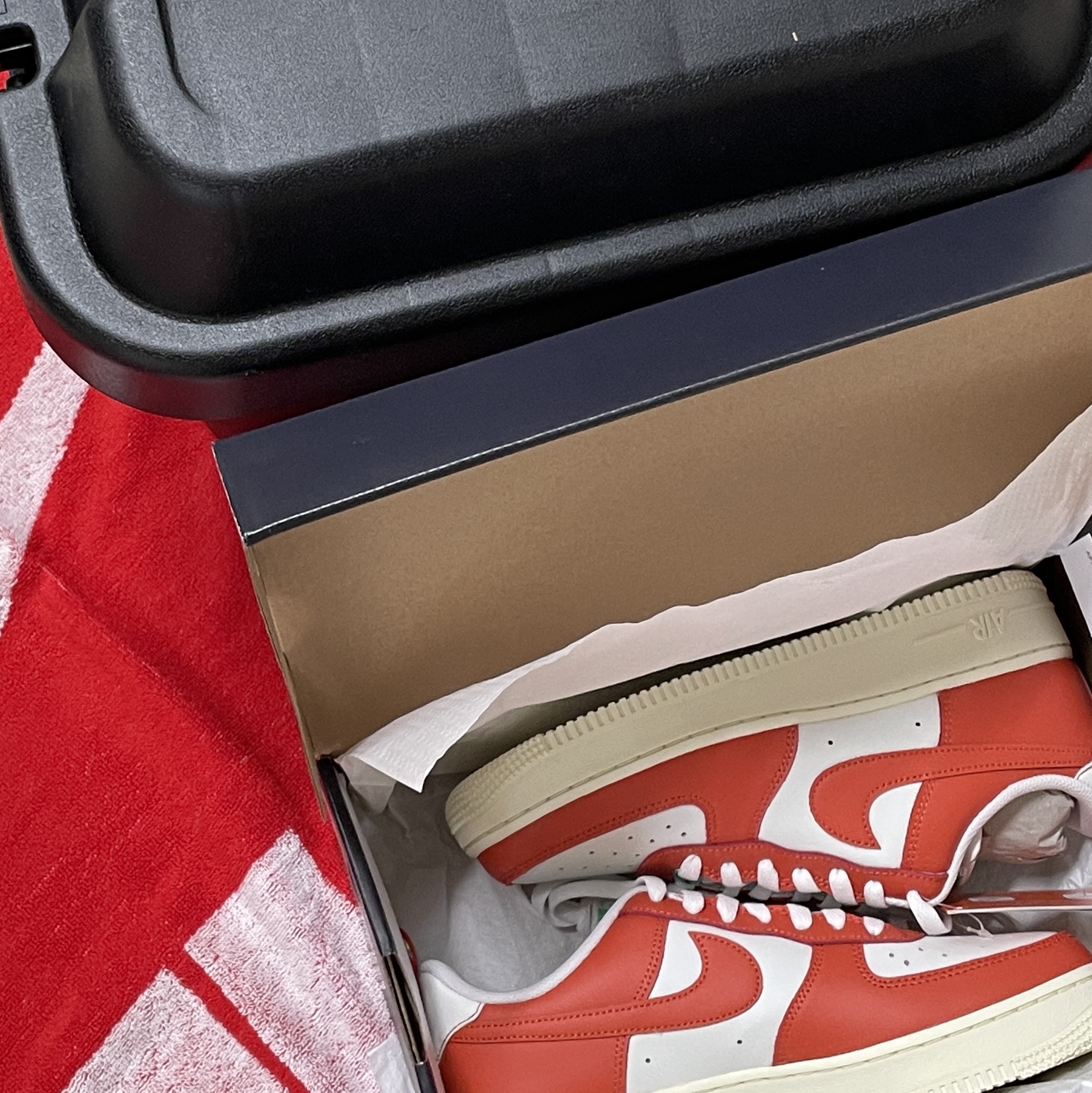 Nike Air Force 1 '07 LV8 Pojangmacha 착용 스타일