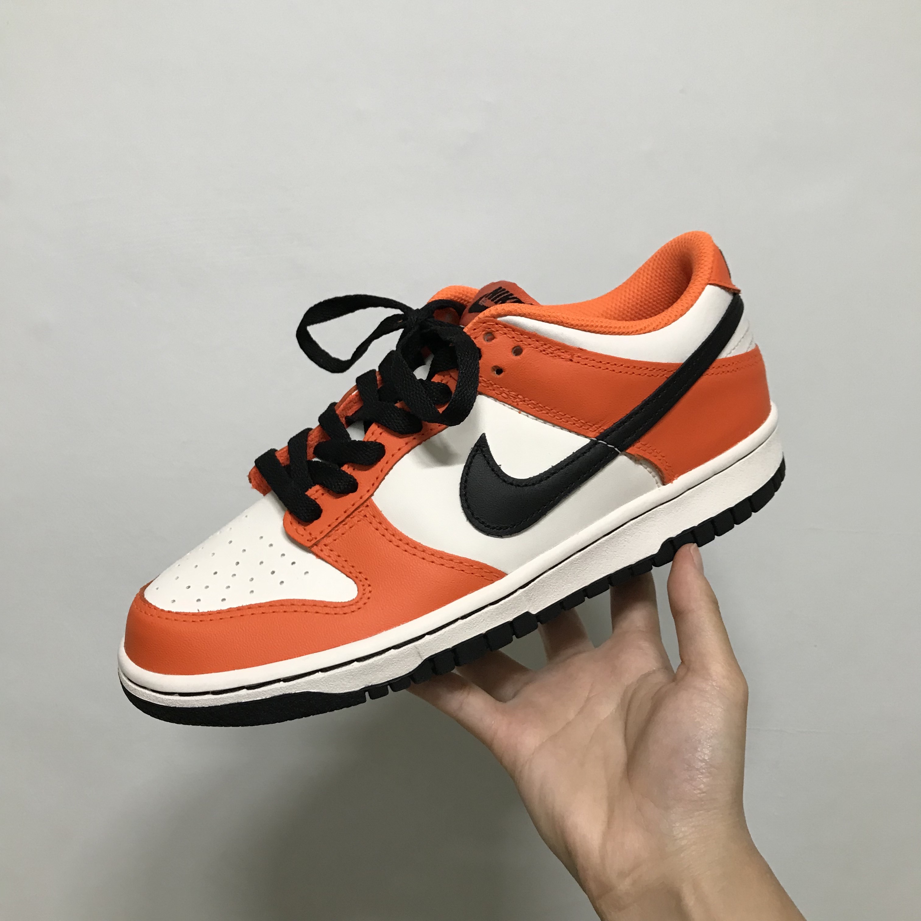 (GS) Nike Dunk Low Safety Orange 착용 스타일 - 1