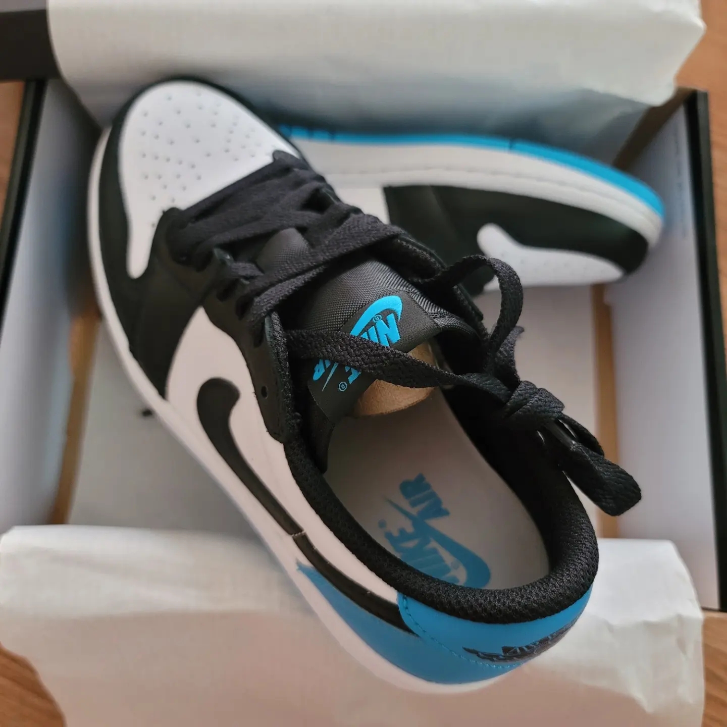 (W) Jordan 1 Retro Low OG Black and Dark Powder Blue 착용 스타일