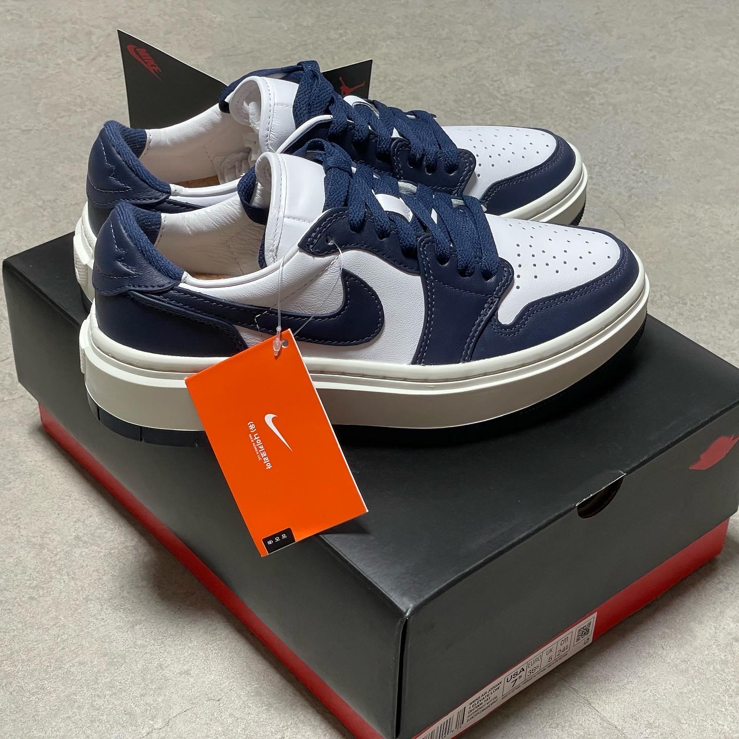 (W) Jordan 1 Elevate Low Midnight Navy 착용 스타일 - 3