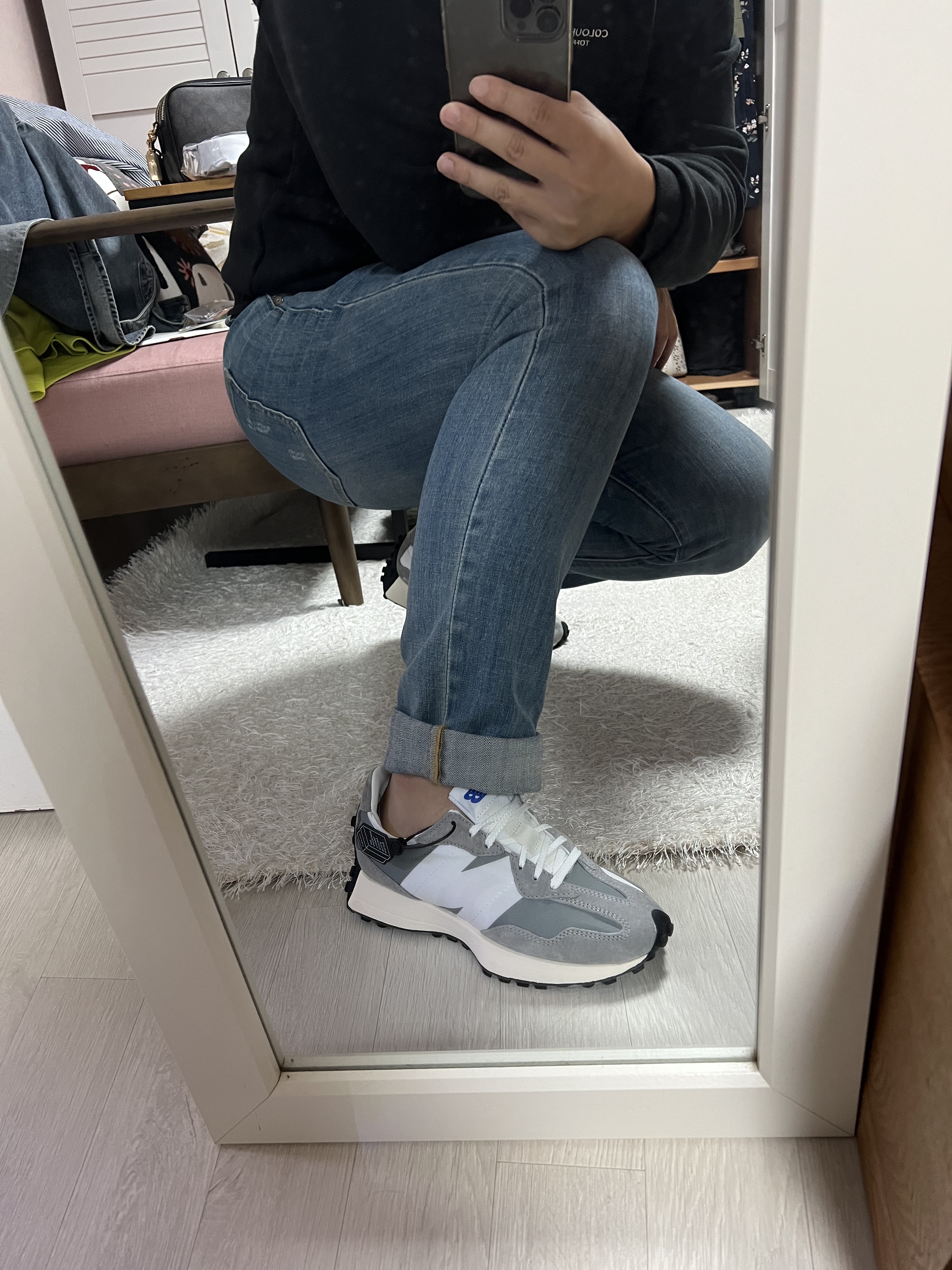 New Balance 327 Grey 착용 스타일 - 1
