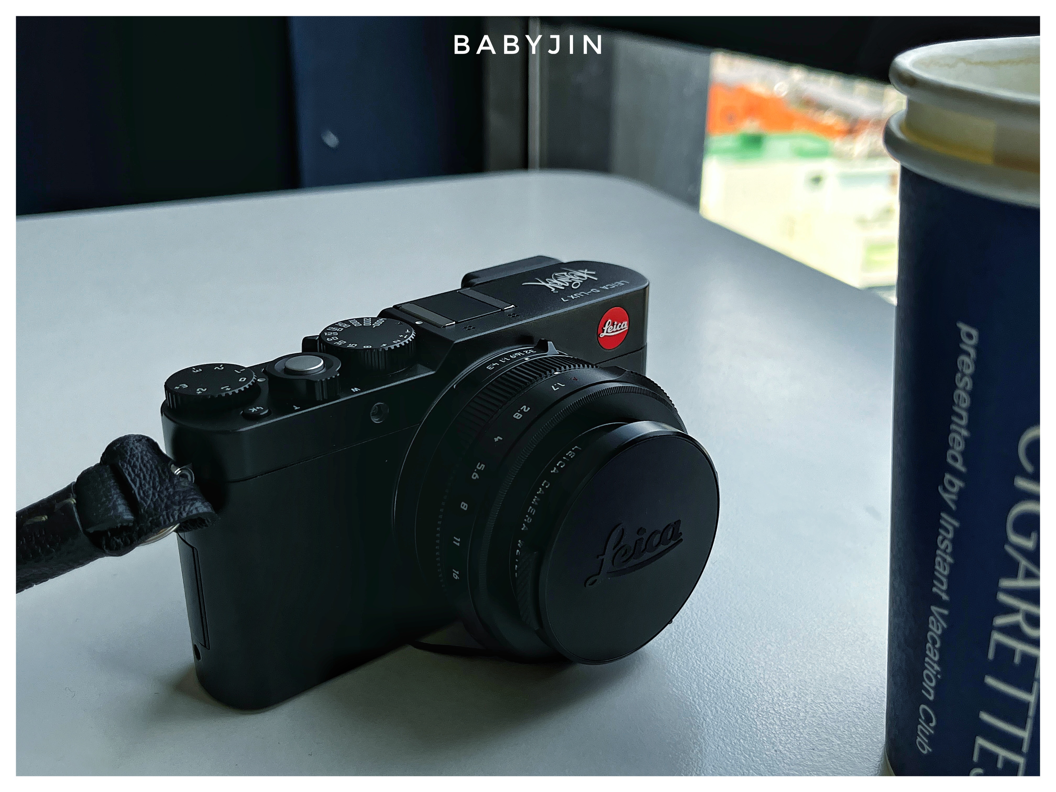 Leica x Helinox D-Lux 7 Black Special Package Edition (Korean Ver.) 착용 스타일