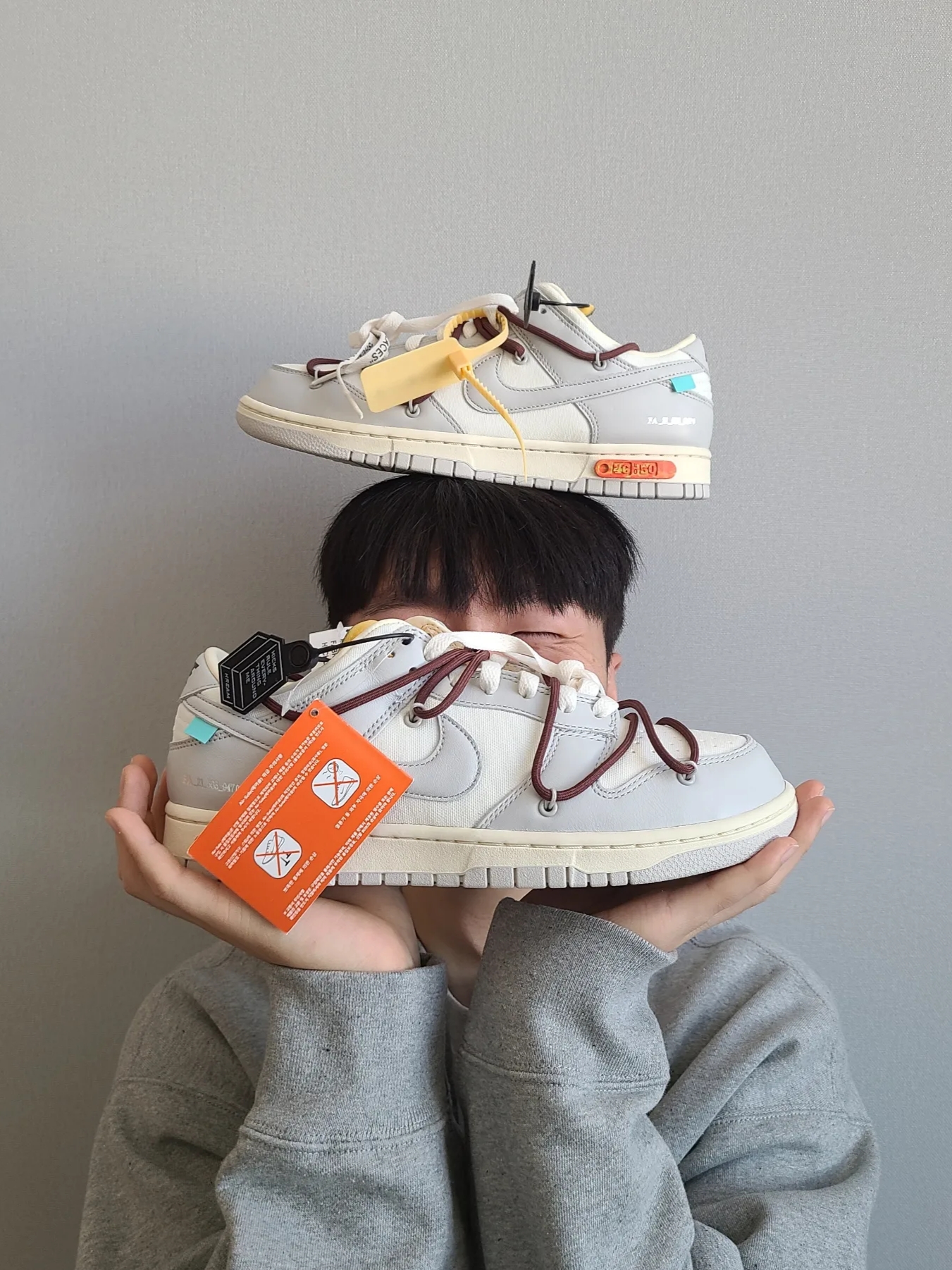Nike x Off-White Dunk Low The 50 - Lot 46, Nike NRG Solo Swoosh Crew Fleece Dark Grey Heather - US/EU 착용 스타일 - 1