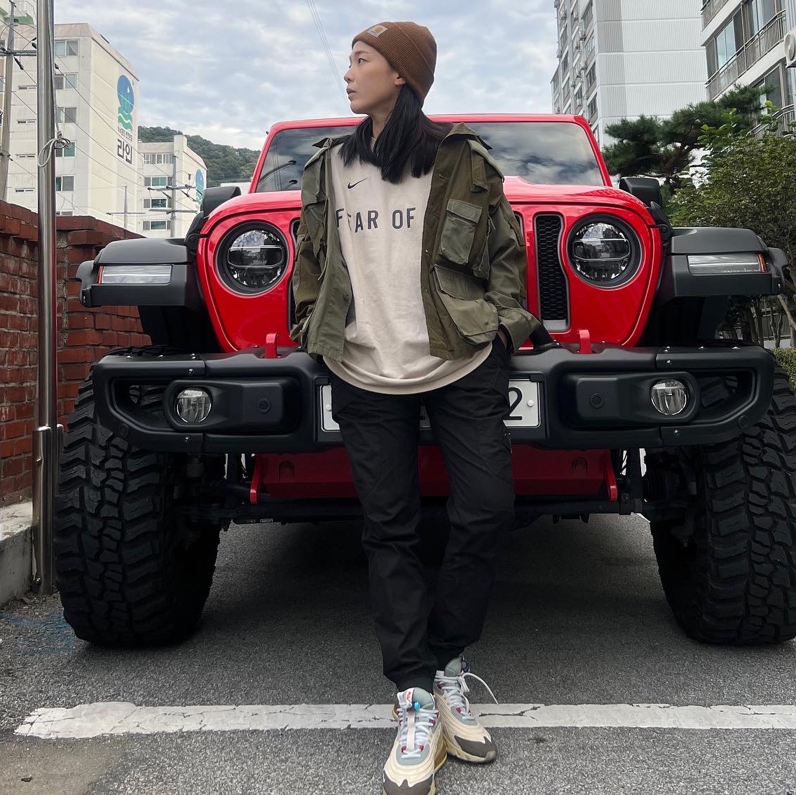 Stone Island 313L1 Old Dye Treatment Cargo Pants Black - 21FW, Nike x Fear of God Warm Up T-Shirt Oatmeal 착용 스타일 - 2