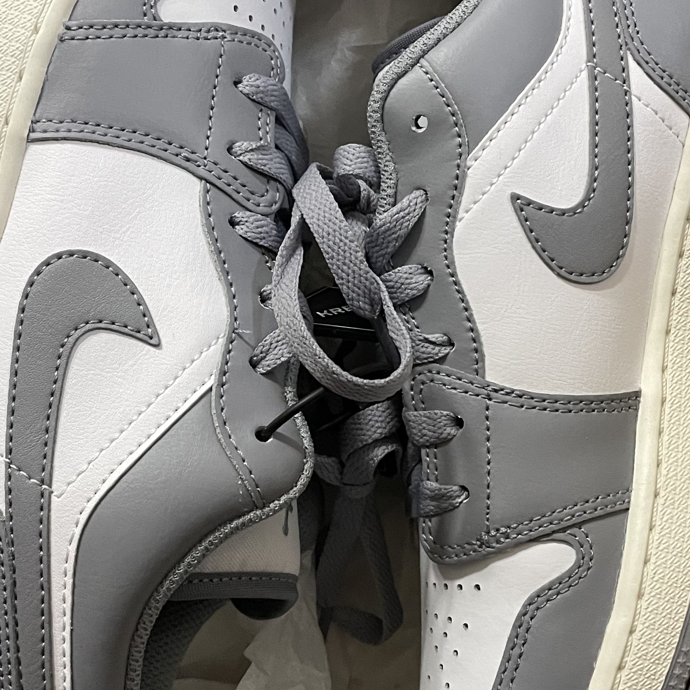 (GS) Jordan 1 Low Stealth and White 착용 스타일 - 1