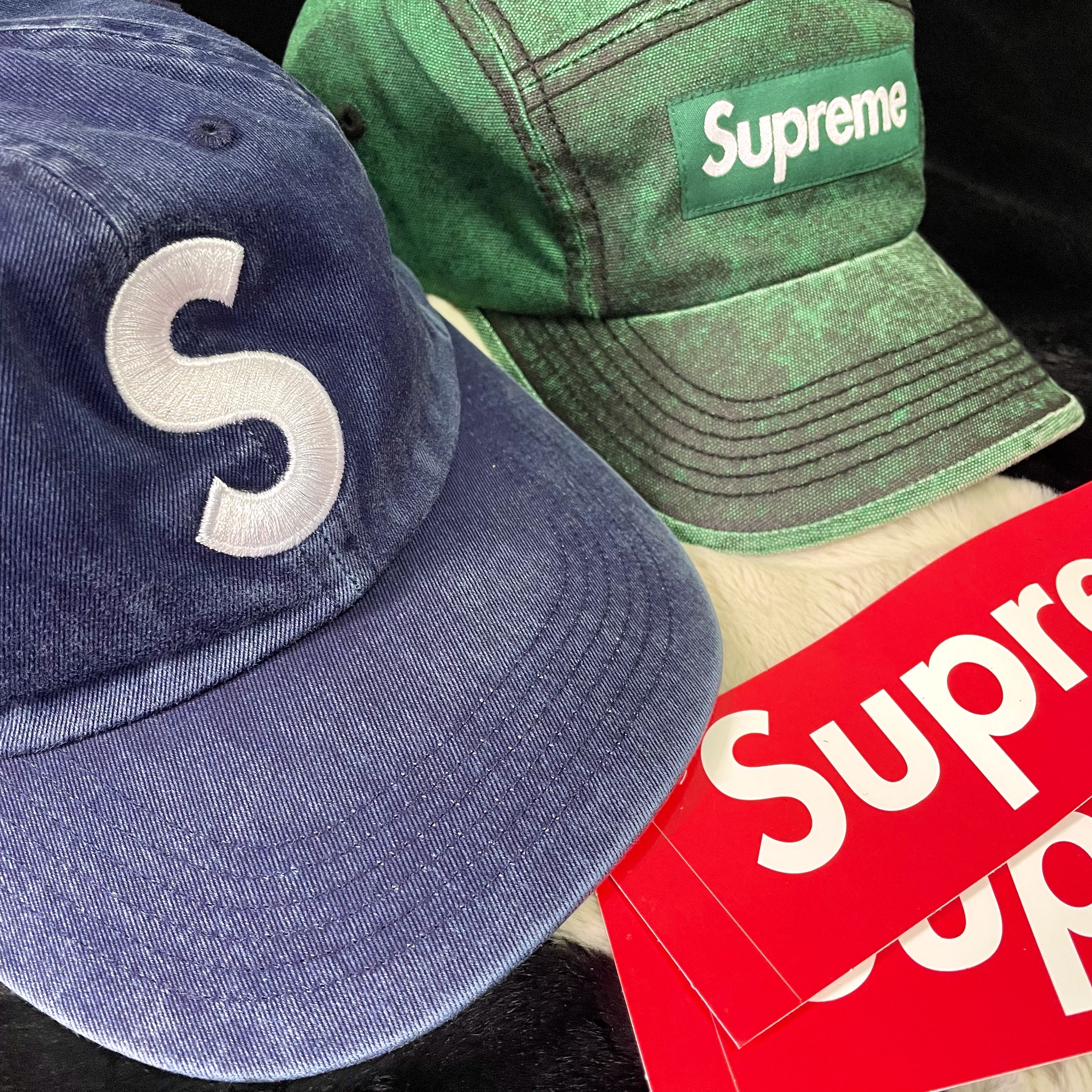 Supreme Pigment Print S Logo 6-Panel Indigo - 22FW, Supreme Washed Cordura Camp Cap Dark Green - 22FW 착용 스타일