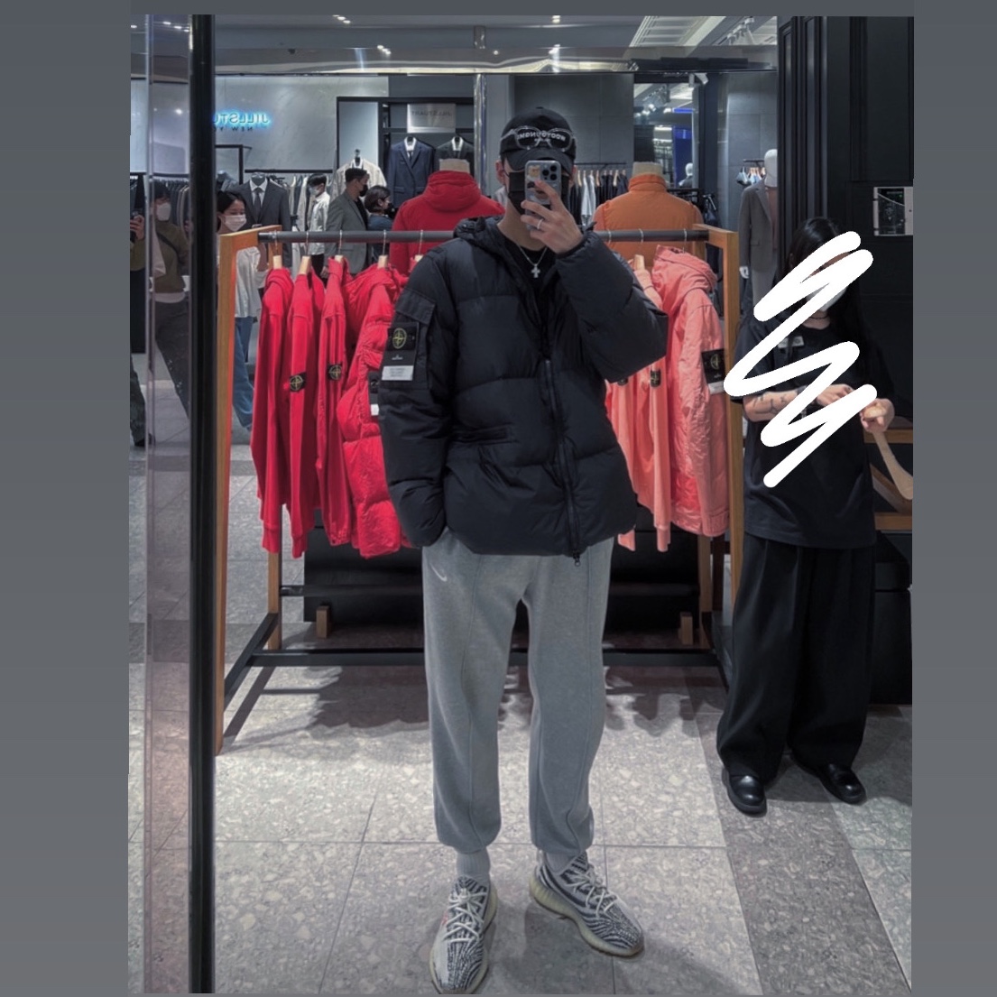 Wooyoungmi White Embroidered Logo Ball Cap Black, Adidas Yeezy Boost 350 V2 Zebra 2022/2023 착용 스타일