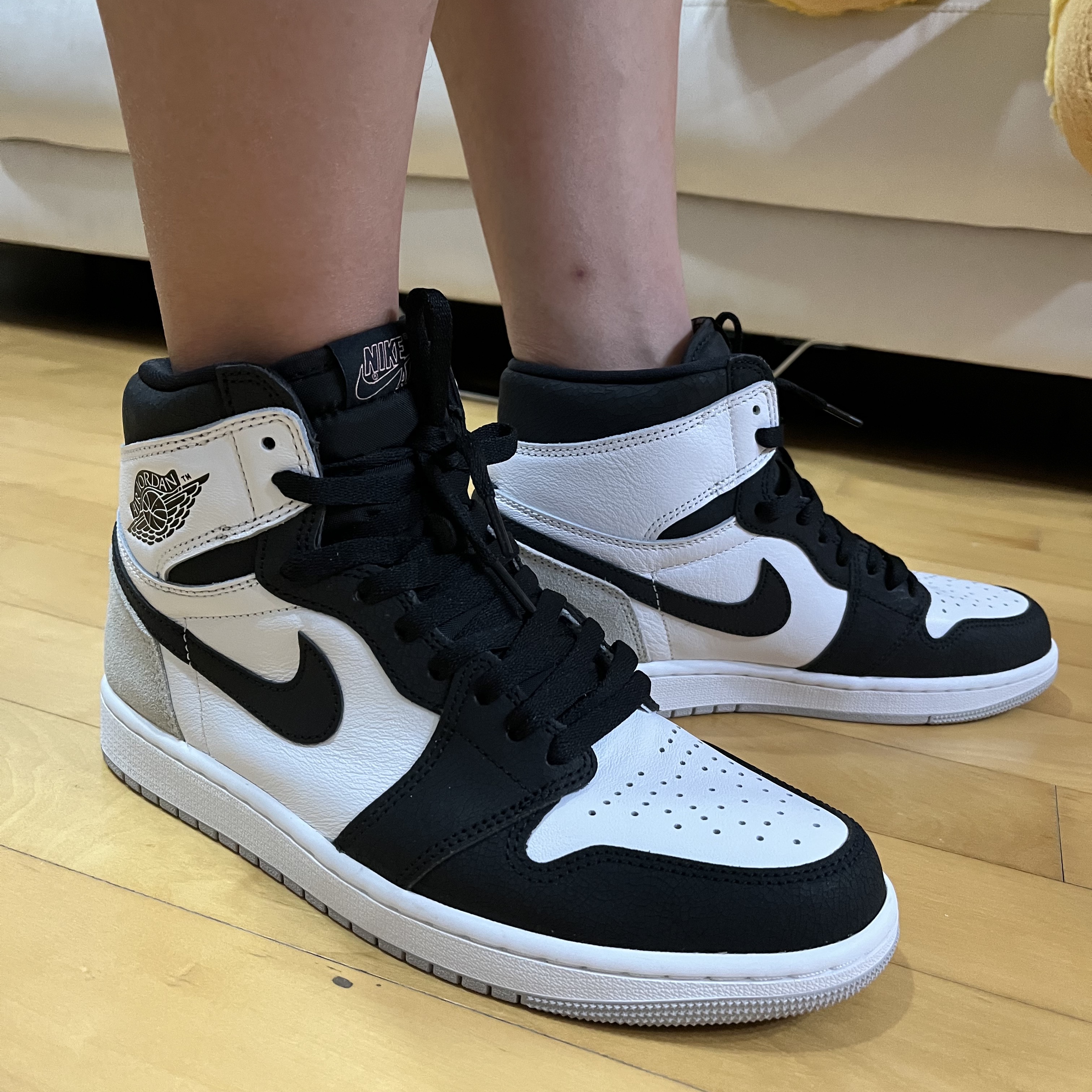Jordan 1 Retro High OG Bleached Coral 착용 스타일 - 2