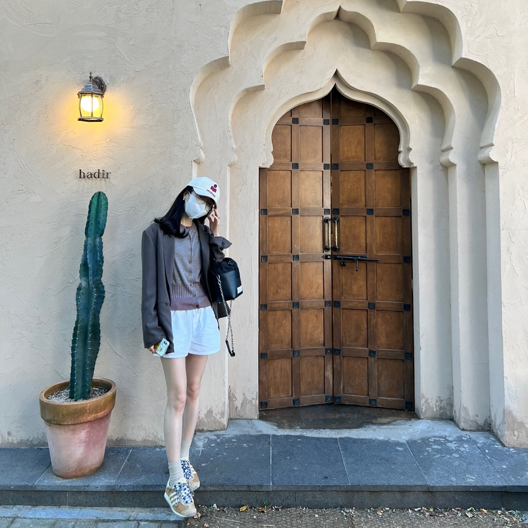 (W) Isabel Marant Tyrony Cap Ecru Red, (W) Vivienne Westwood Bea Lurex Cardigan Gold - 22SS 착용 스타일