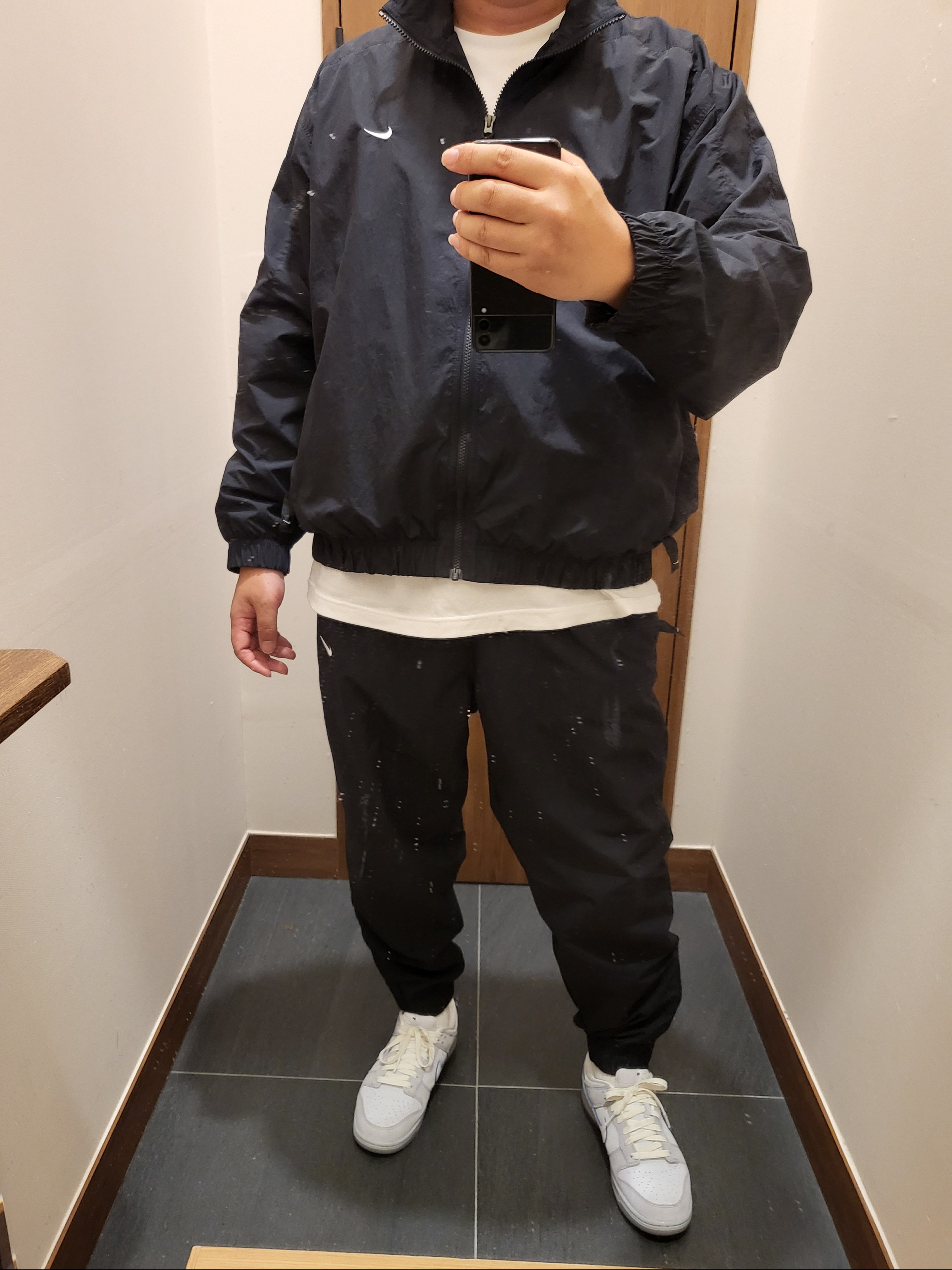 Nike NRG Solo Swoosh Woven Track Jacket Black - Asia, Nike NRG Solo Swoosh Woven Track Jacket Black - US/EU 착용 스타일
