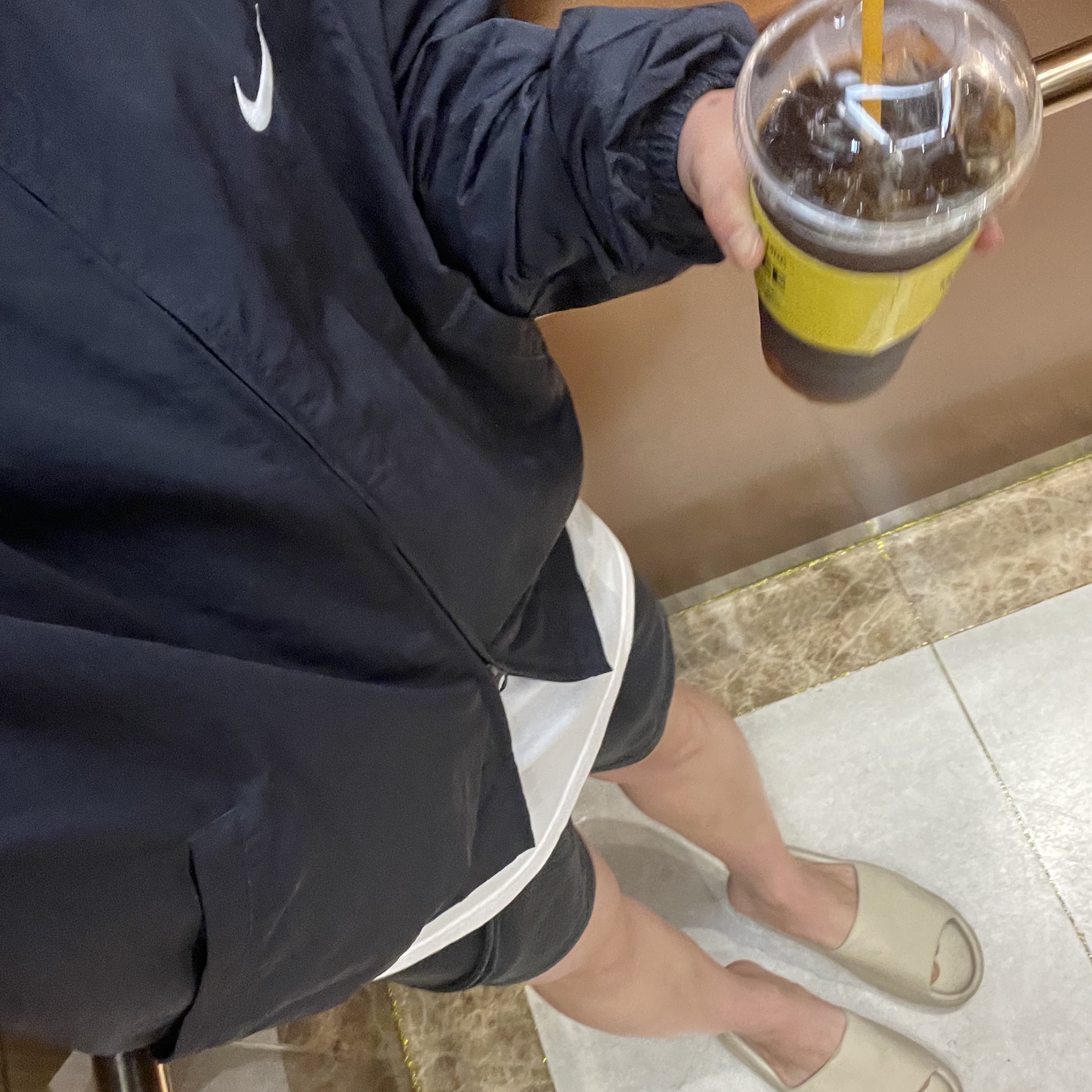 Nike x Fear of God Bomber Hooded Jacket Black, Nike x Fear of God Basketball Shorts Off Noir 착용 스타일