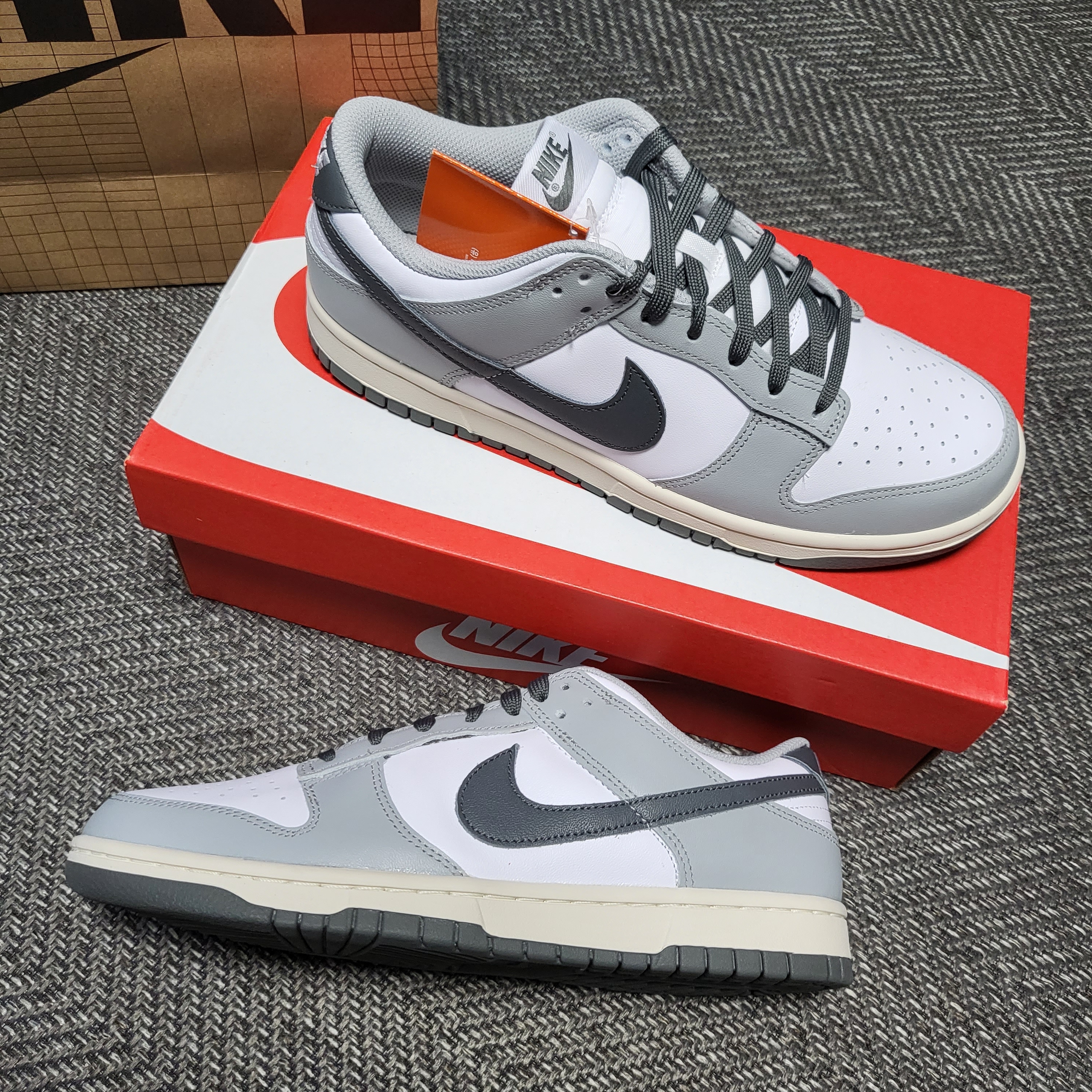 (W) Nike Dunk Low Light Smoke Grey 착용 스타일