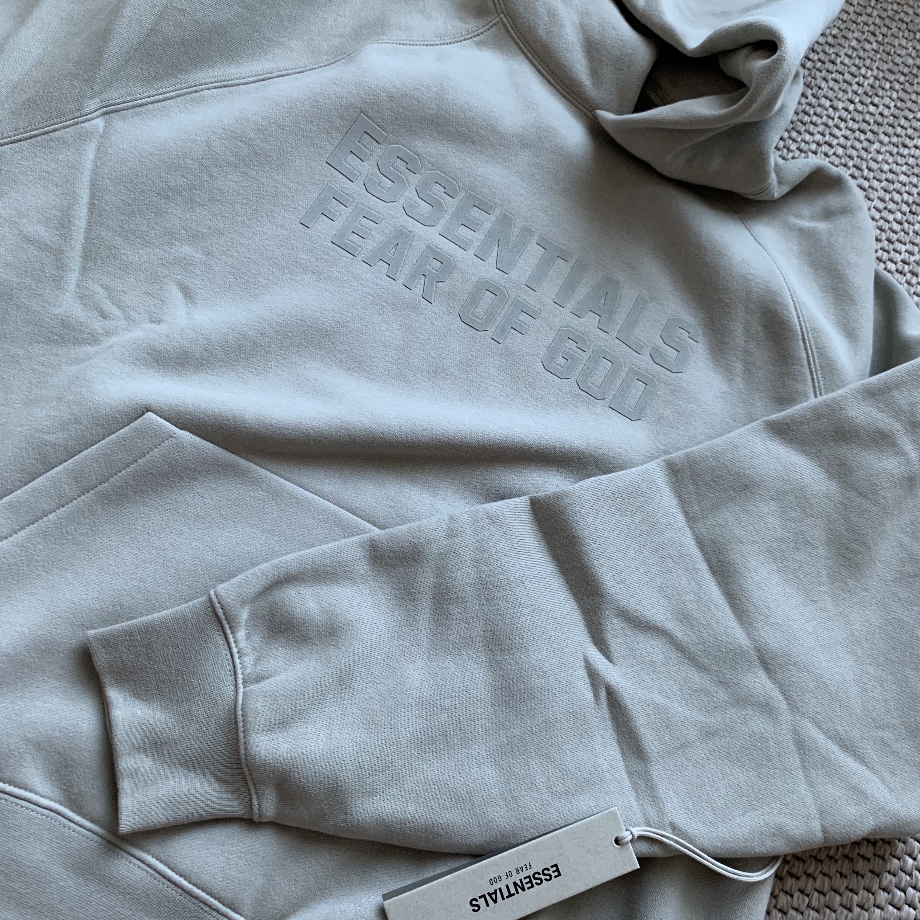Essentials Hoodie Smoke - 22FW 착용 스타일
