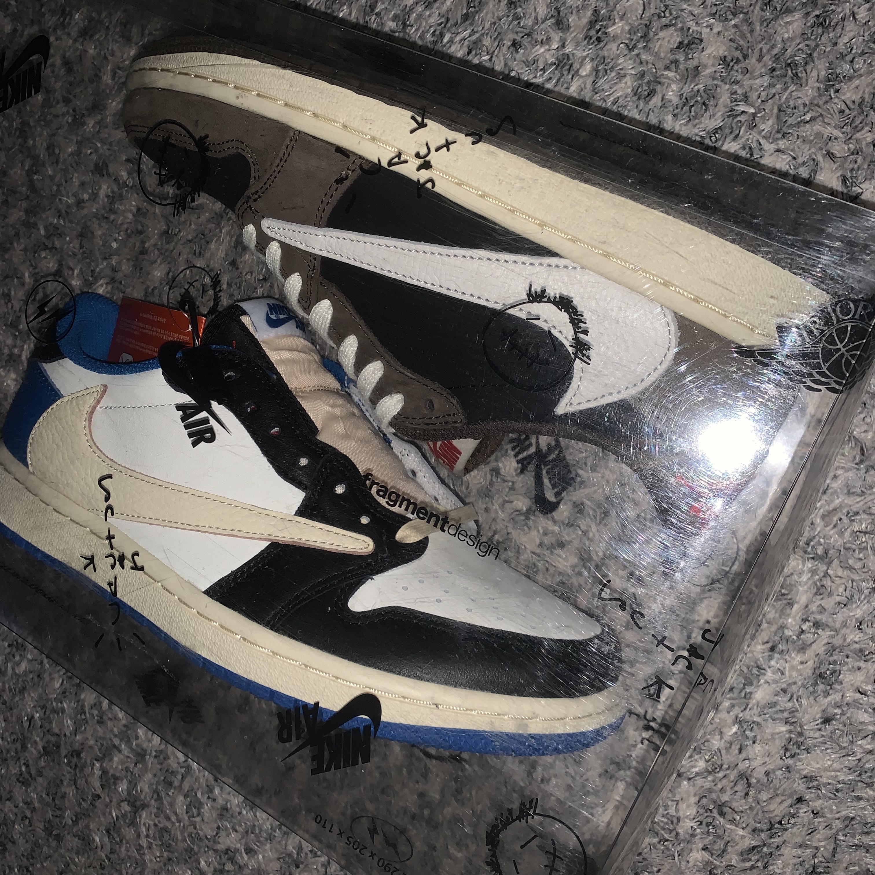 Jordan 1 x Travis Scott x Fragment Retro Low OG SP Military Blue, Jordan 1 x Travis Scott Retro Low OG SP Mocha 착용 스타일