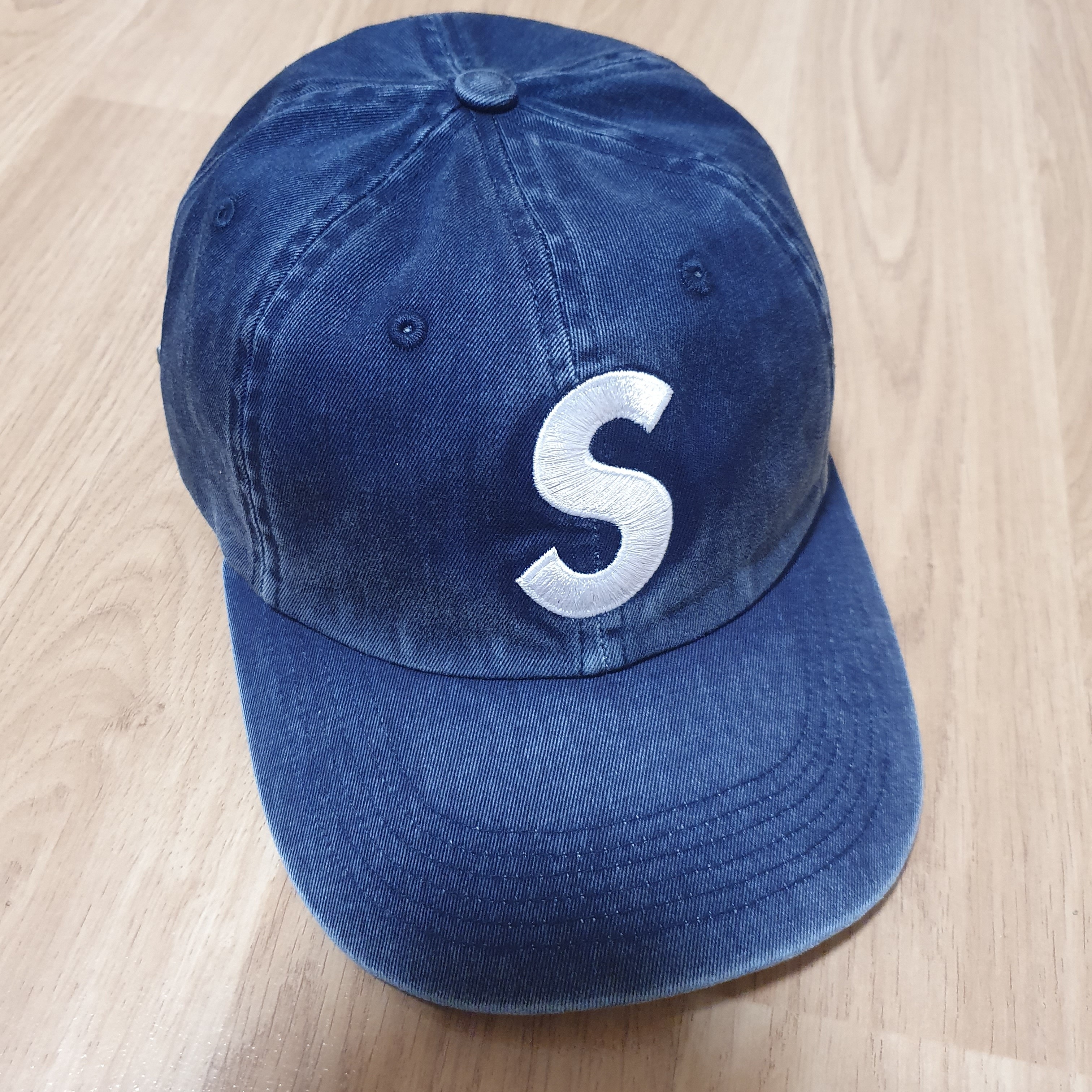 Supreme Pigment Print S Logo 6-Panel Indigo - 22FW 착용 스타일