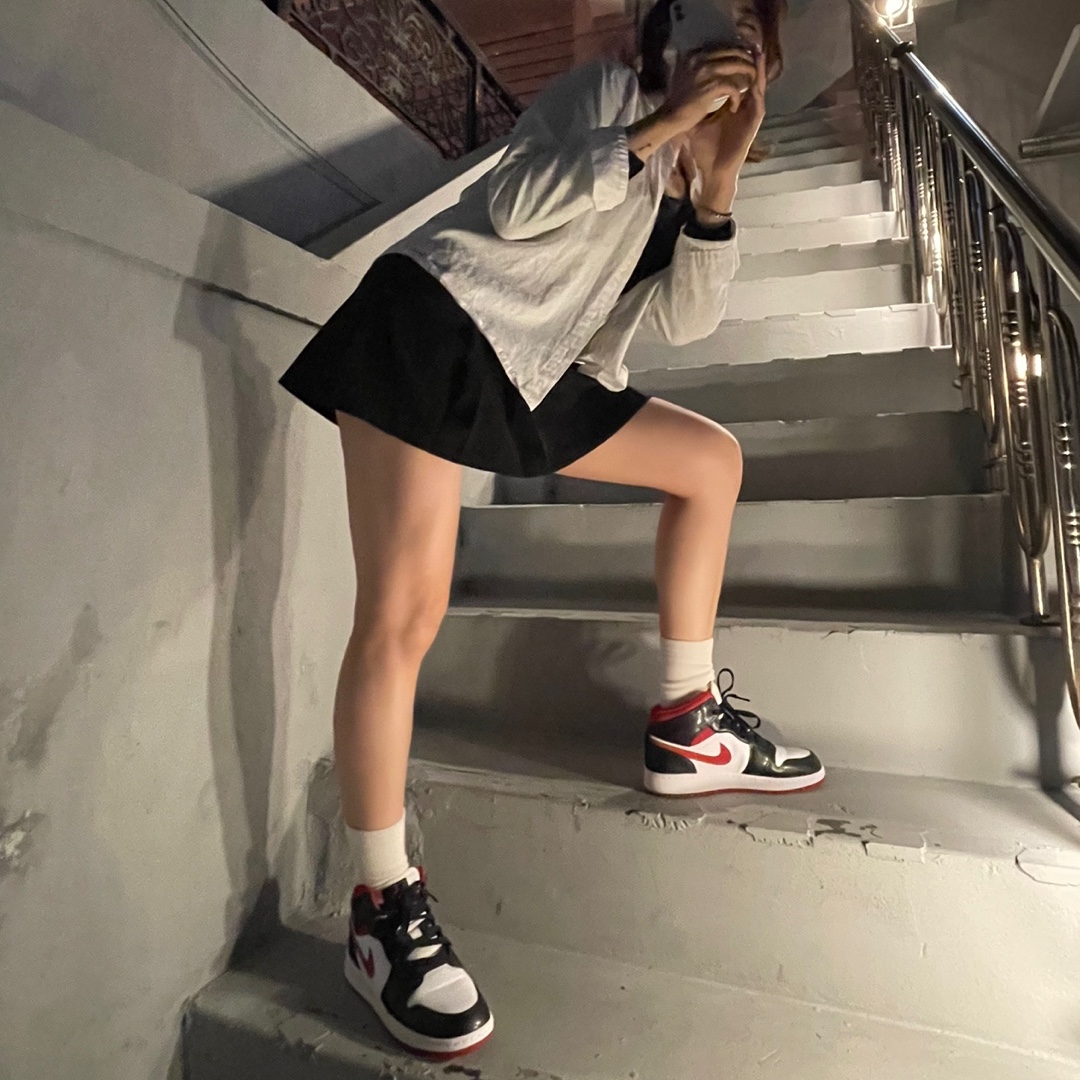 Jordan 1 Mid Gym Red Black White 착용 스타일