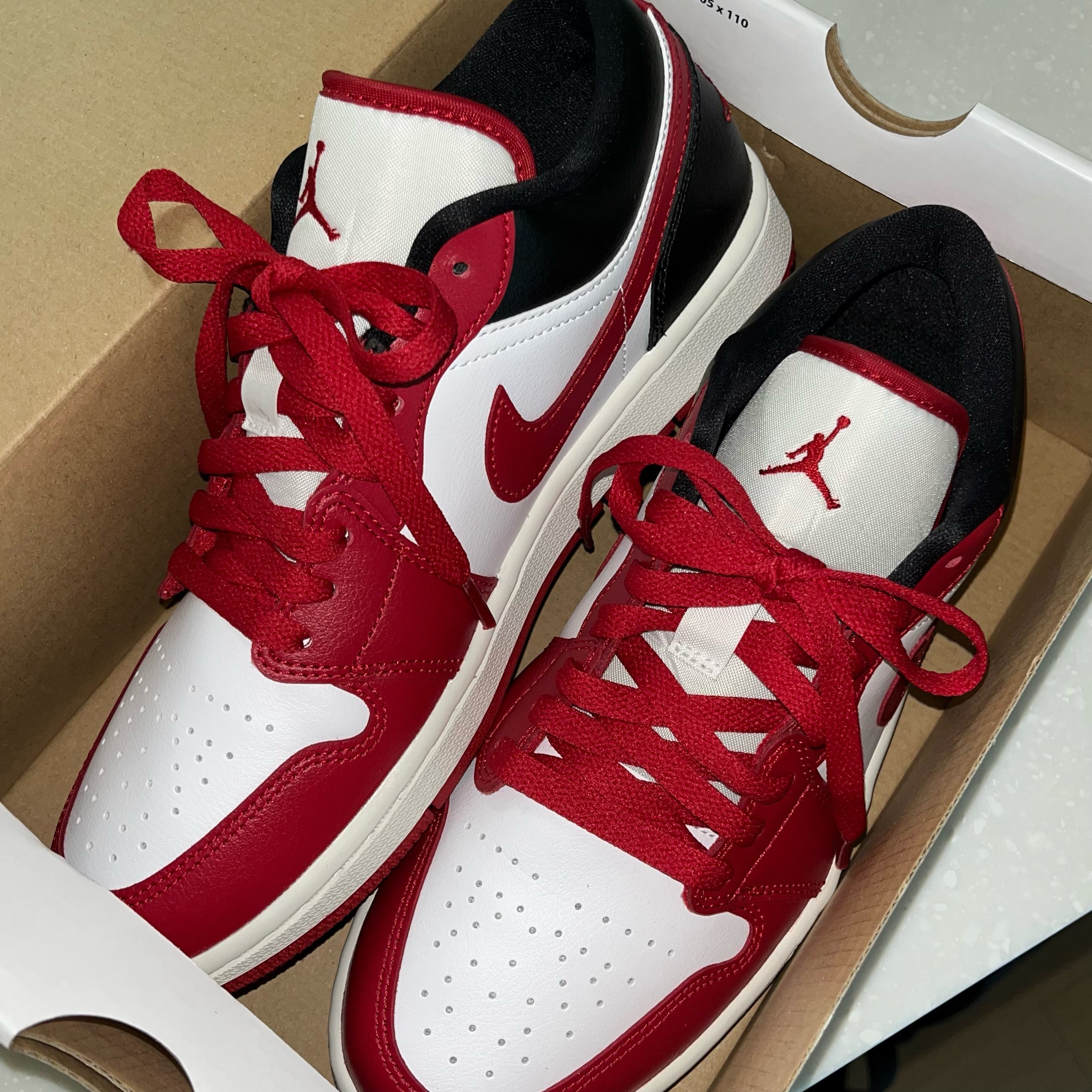 (W) Jordan 1 Low White Gym Red 착용 스타일