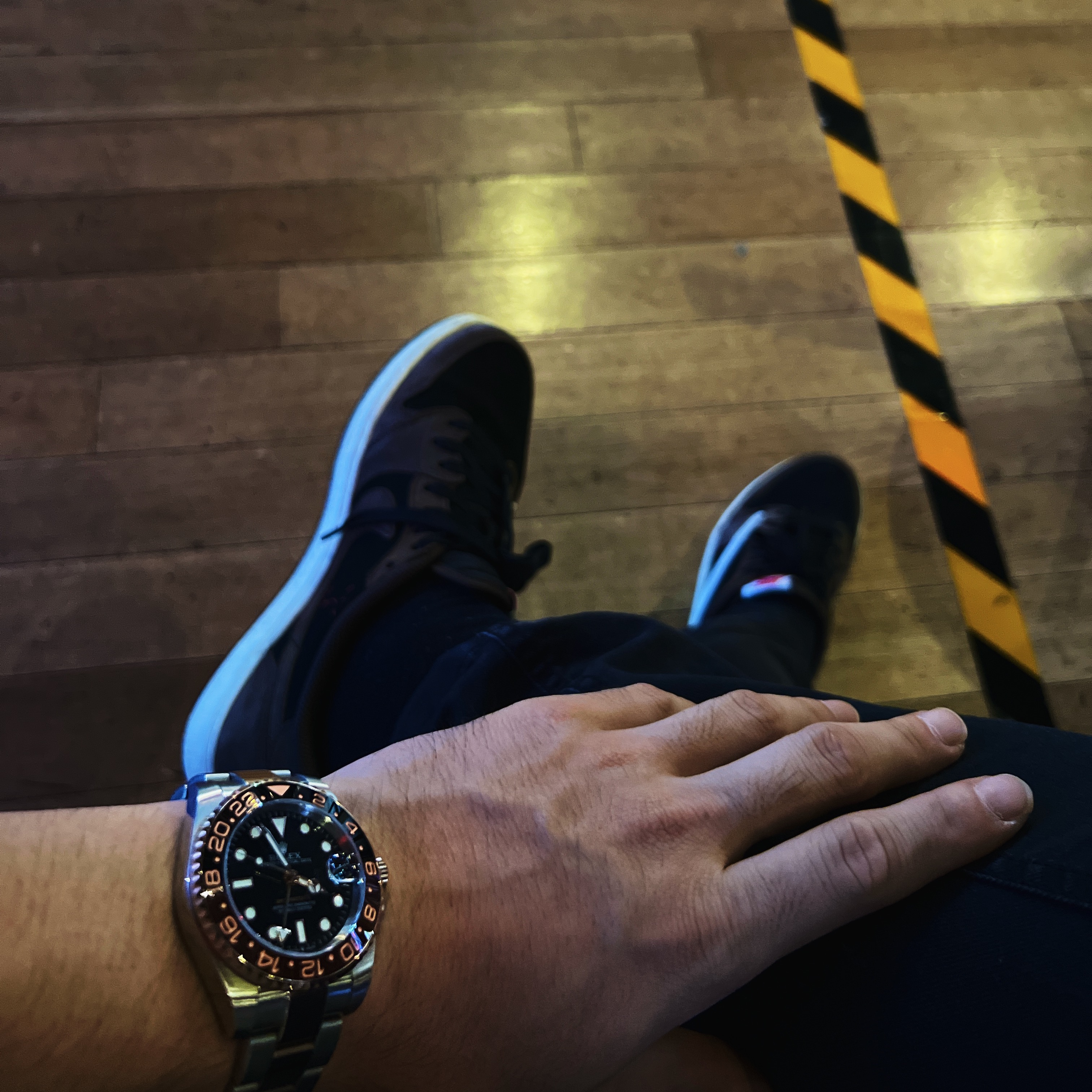 Rolex GMT-Master II 40mm 126711CHNR Black Oyster, Jordan 1 x Travis Scott Retro Low OG SP Mocha 착용 스타일