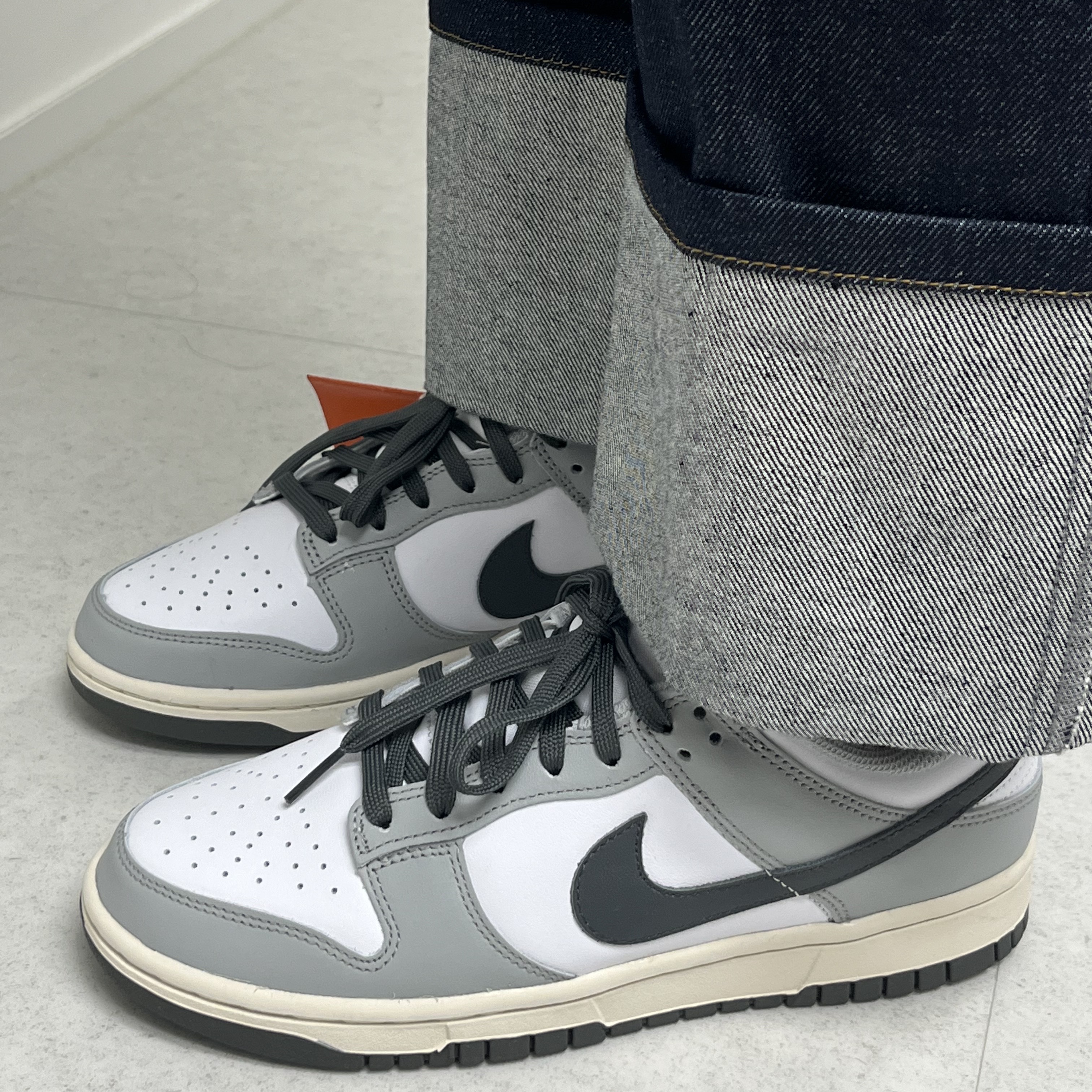 (W) Nike Dunk Low Light Smoke Grey 착용 스타일 - 2