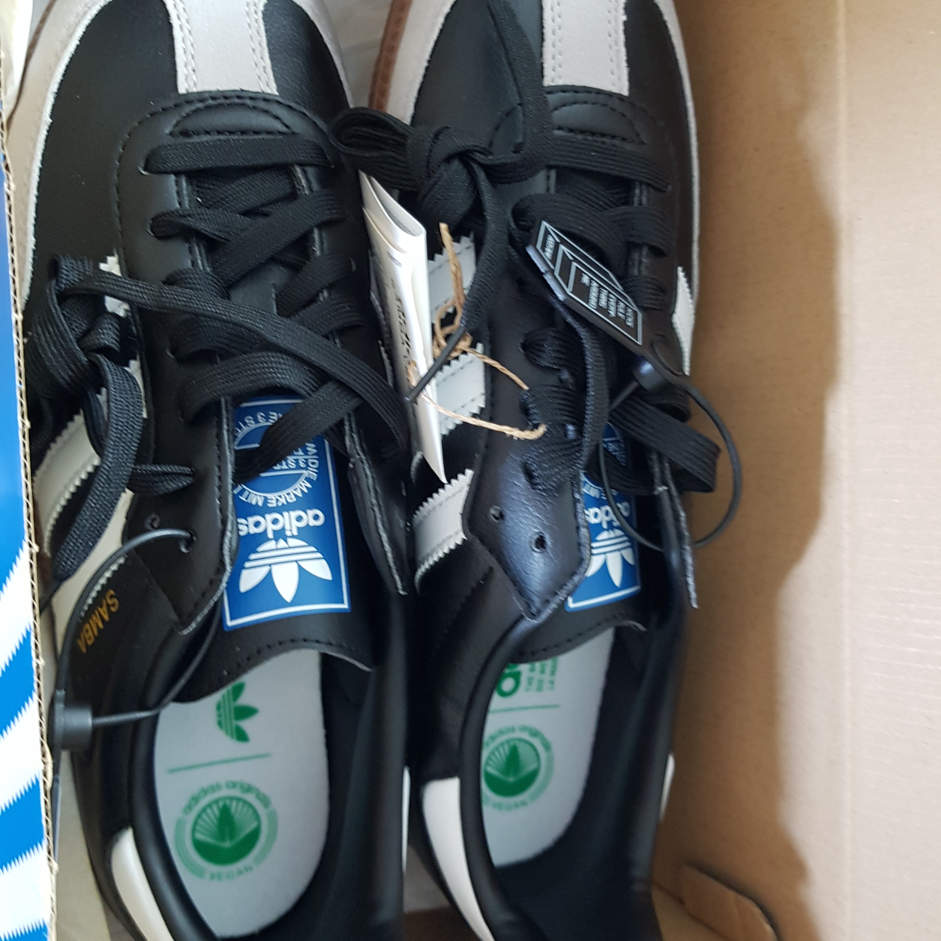 Adidas Samba Vegan Black White 착용 스타일