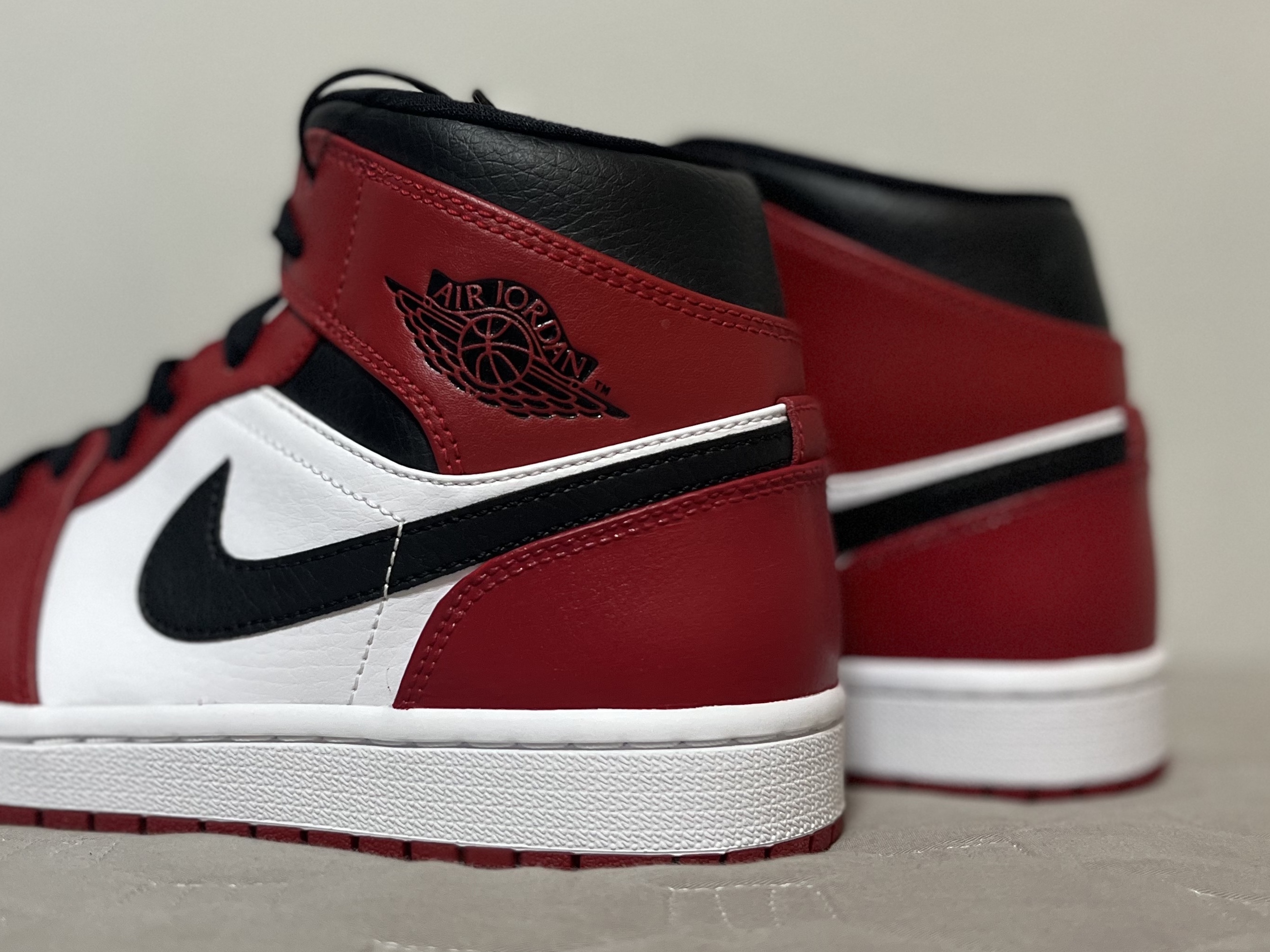 Jordan 1 Mid Chicago 2020 착용 스타일 - 1