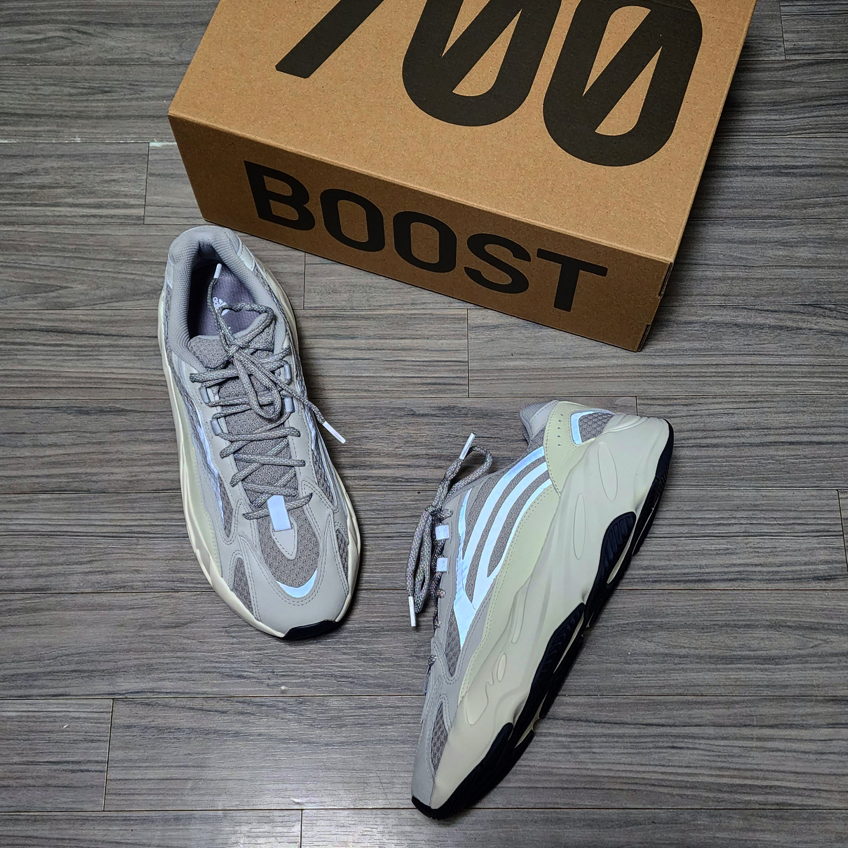 Adidas Yeezy Boost 700 V2 Static 2022 착용 스타일