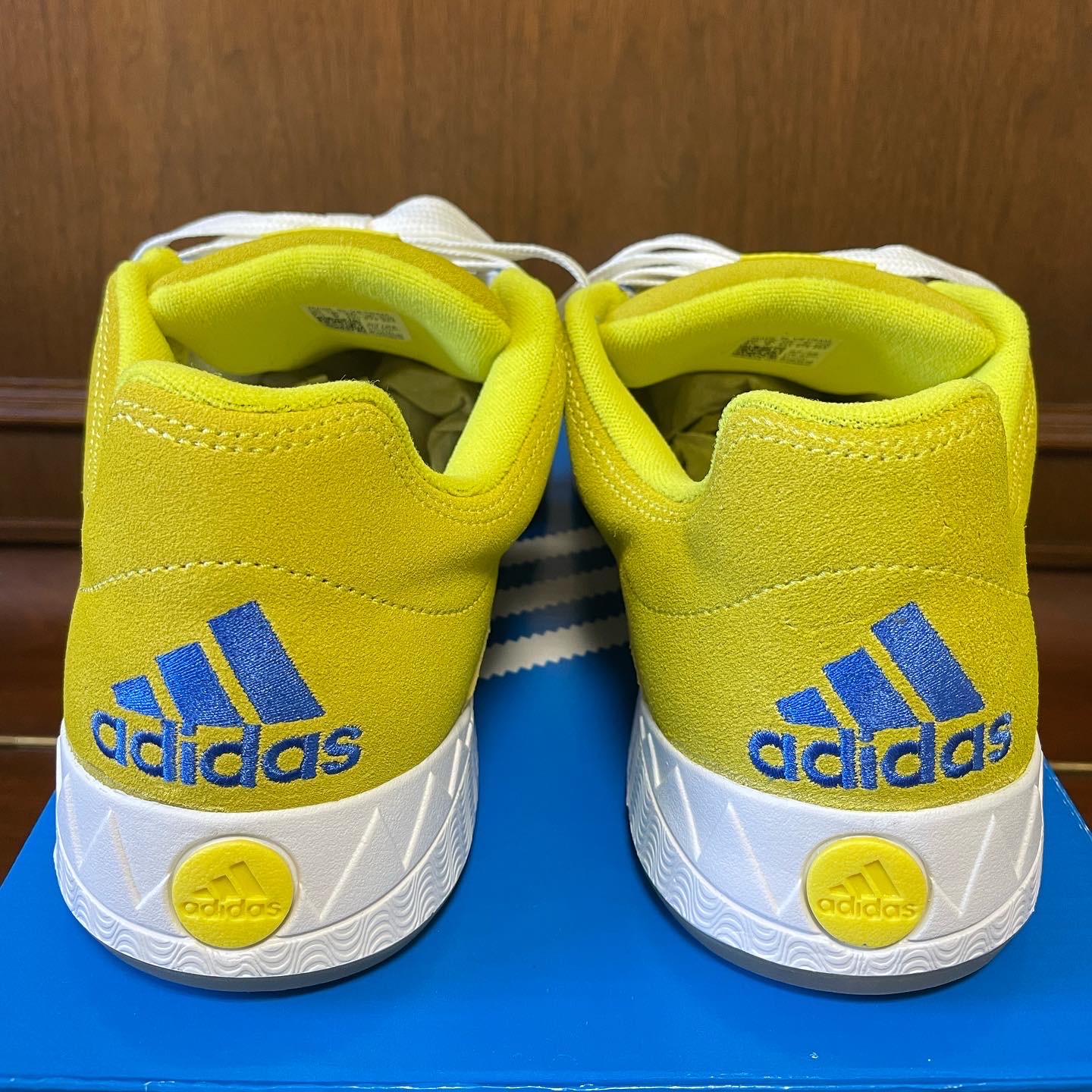 Adidas Adimatic Bright Yellow Blue, Adidas x Atmos Adimatic OG Shoebox 착용 스타일 - 4