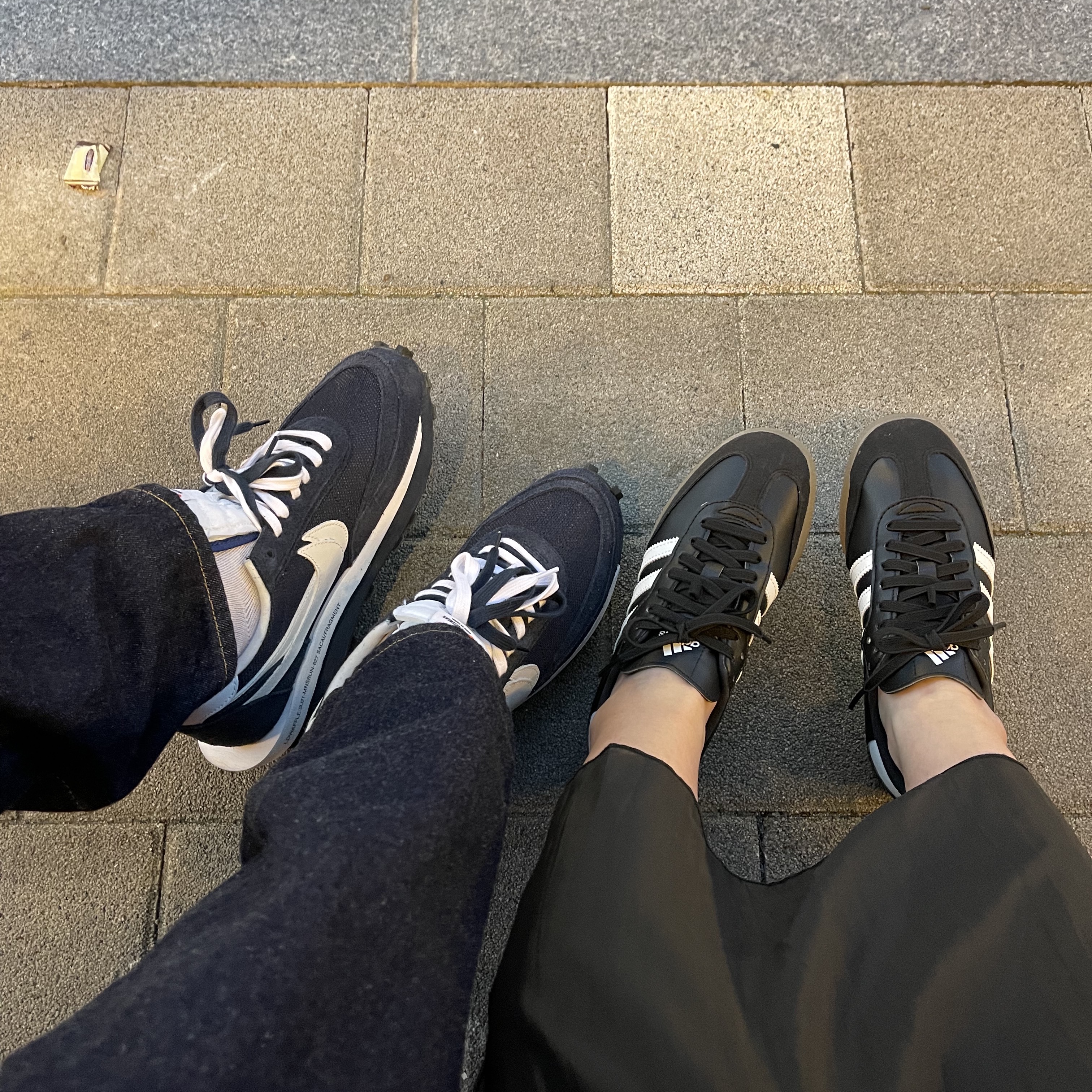 Adidas Velosamba Vegan Cycling Core Black, Nike x Sacai x Fragment LDWaffle Blackened Blue 착용 스타일