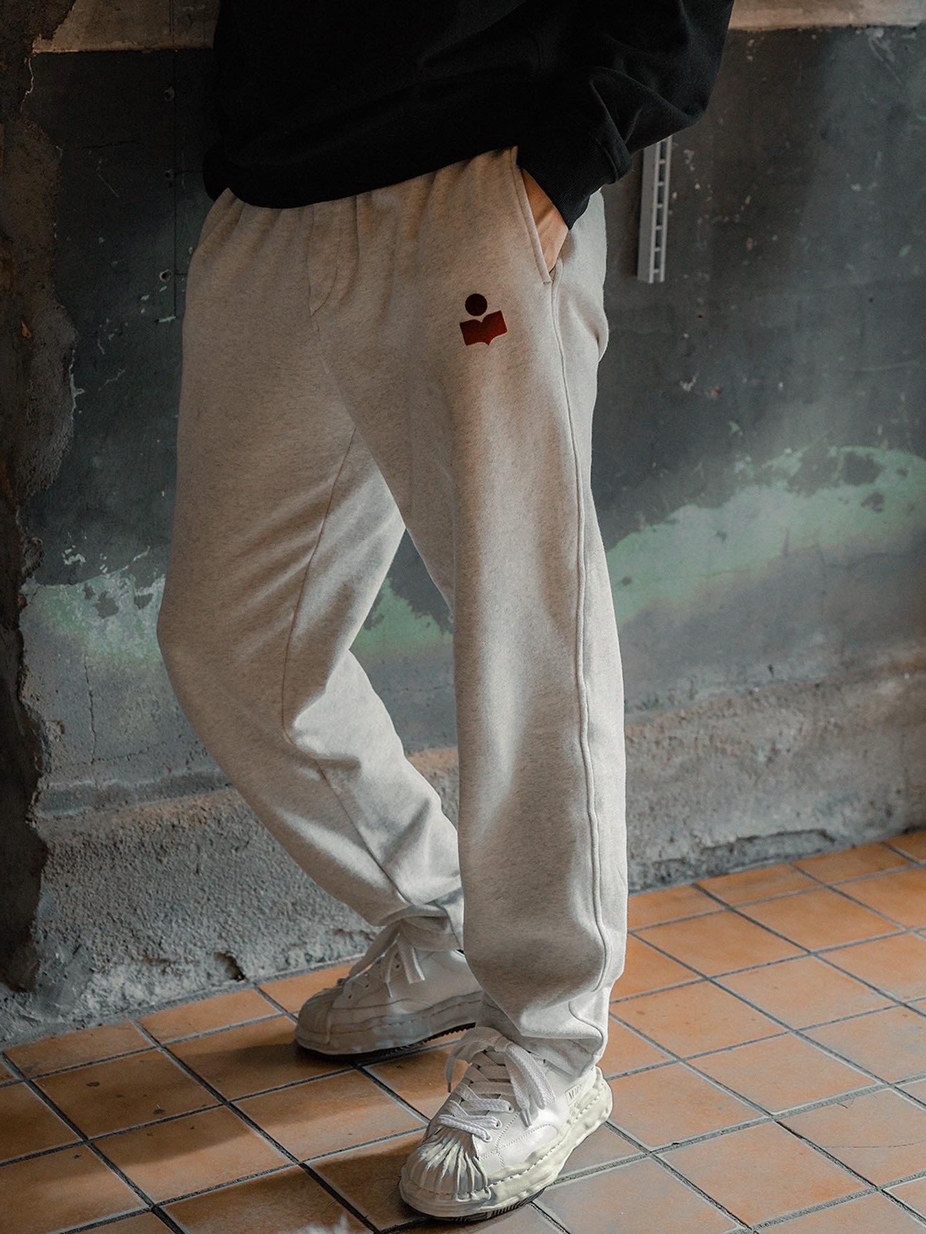 Maison Mihara Yasuhiro Blakey VL OG Sole Leather Low-top Sneakers White 착용 스타일 - 3